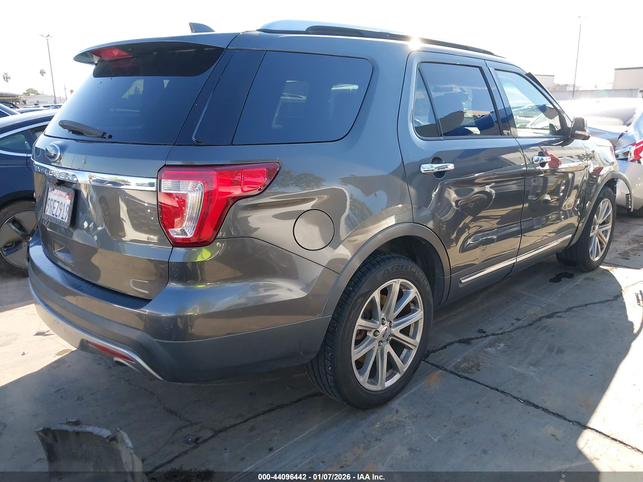 FORD EXPLORER image 4