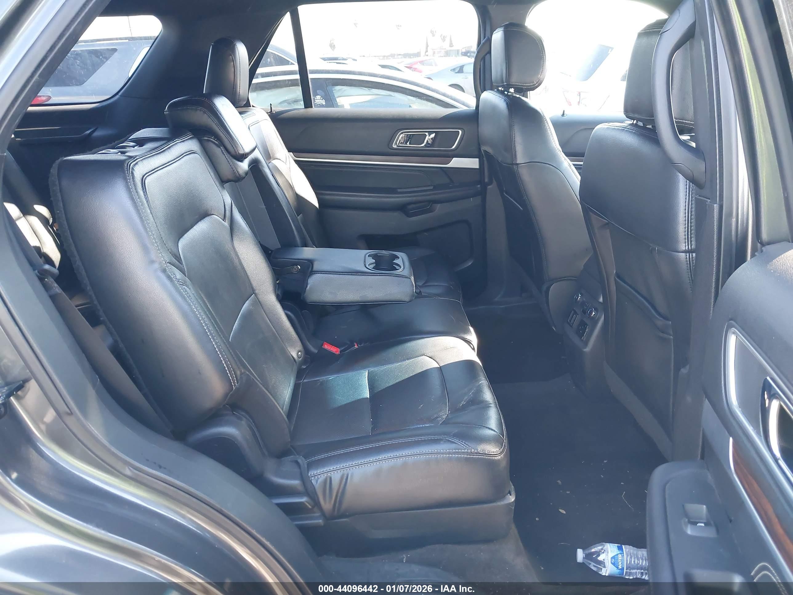 FORD EXPLORER image 8