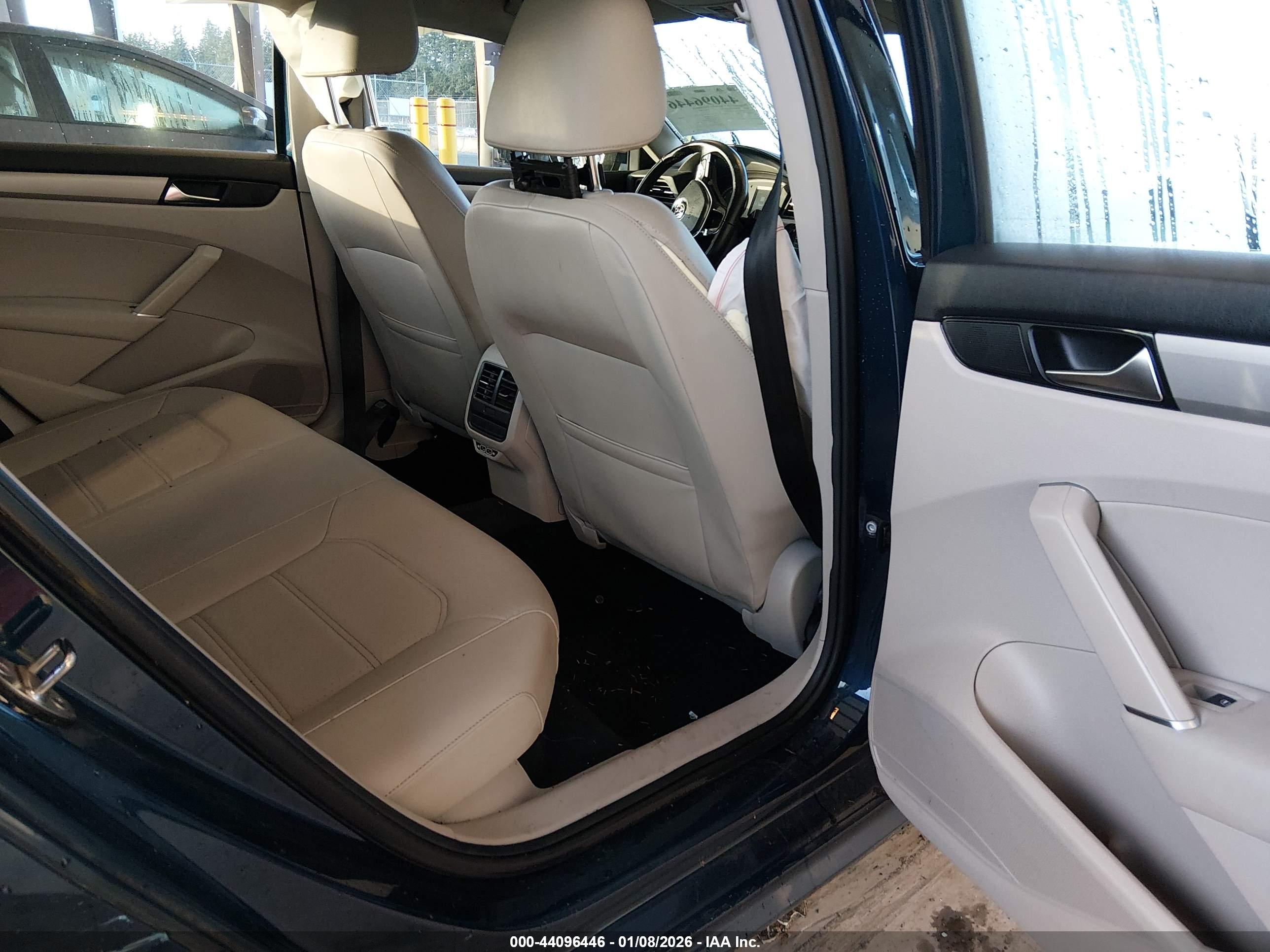 VOLKSWAGEN PASSAT image 8