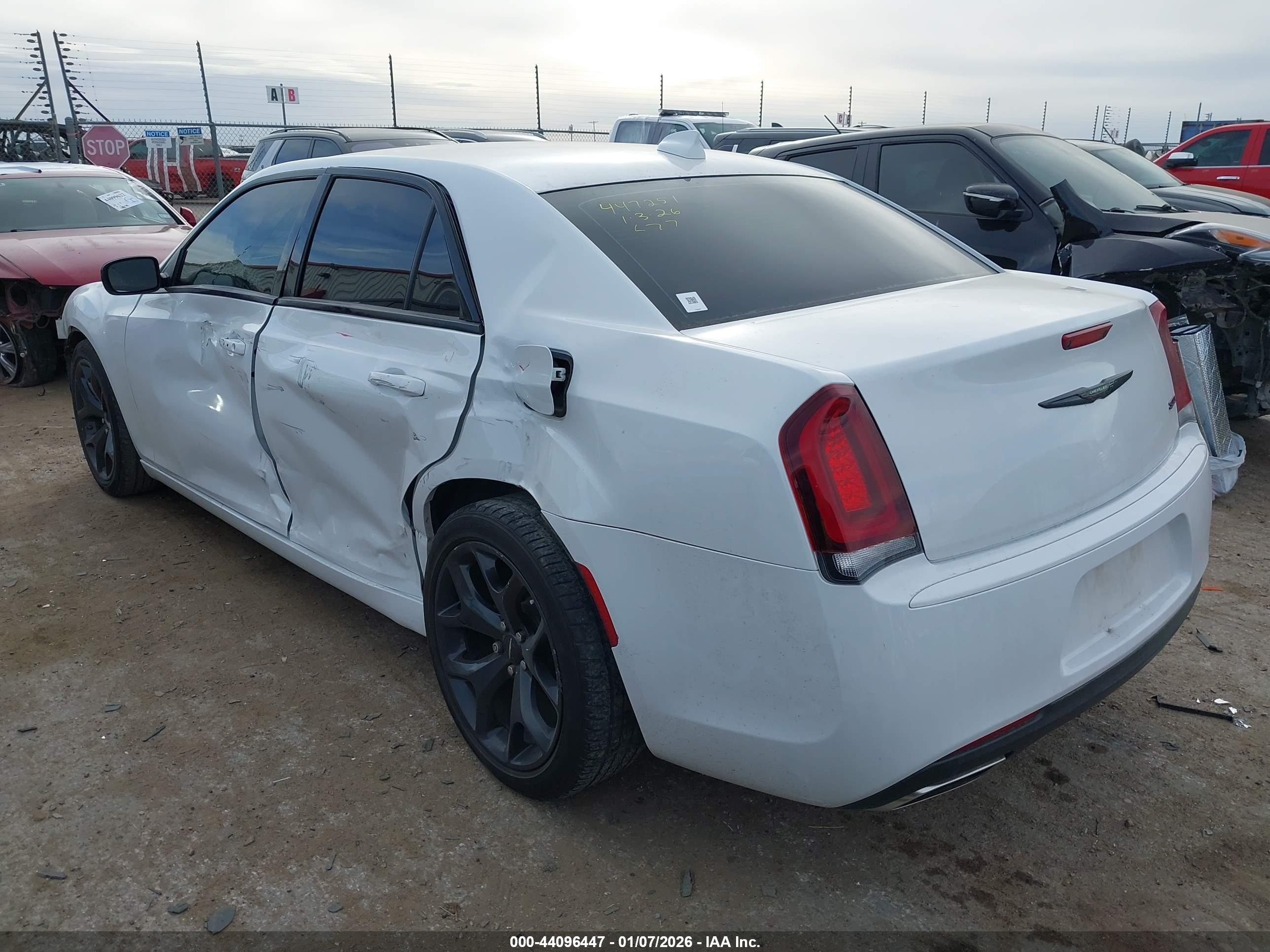 CHRYSLER 300 image 3