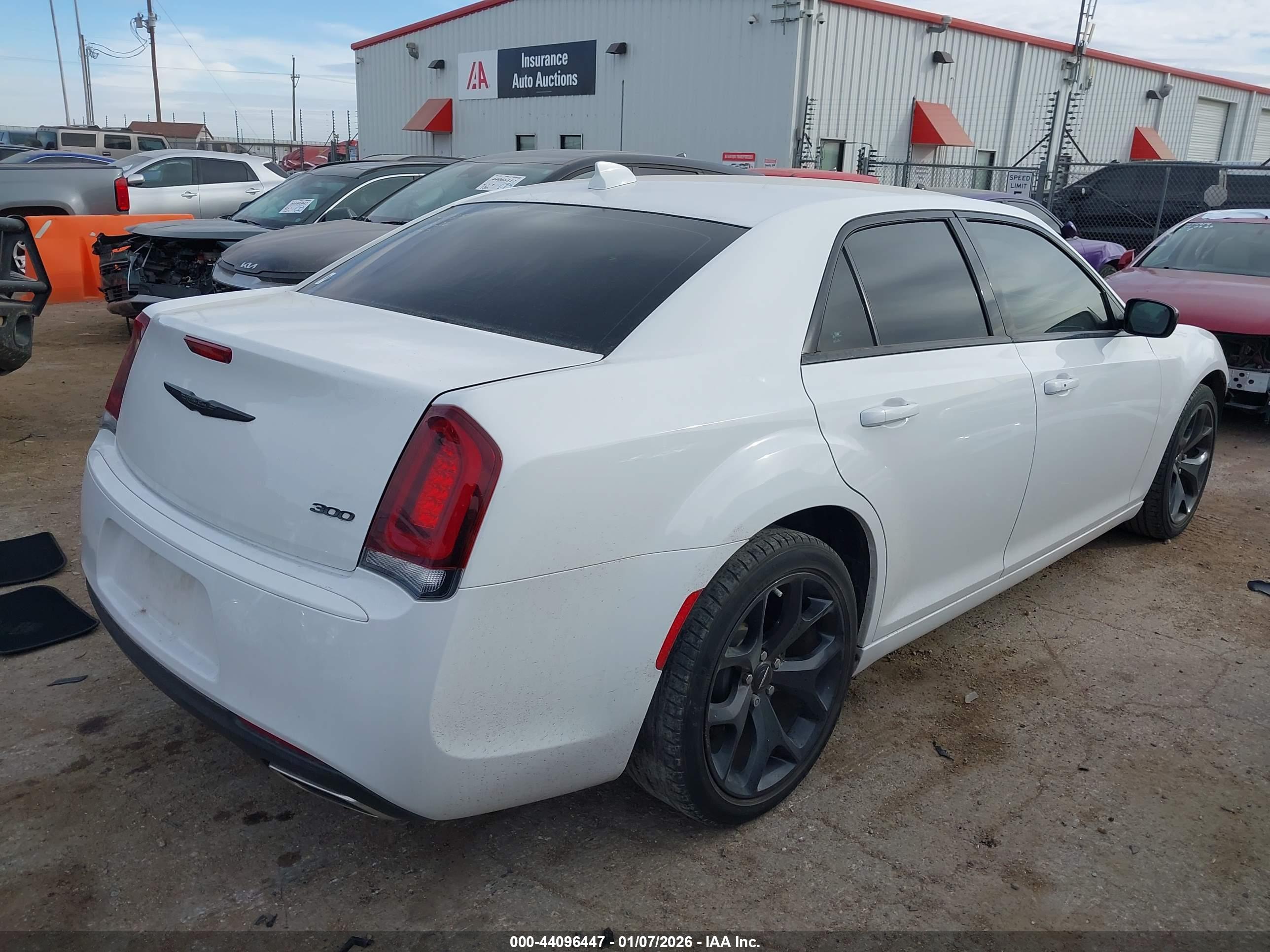 CHRYSLER 300 image 4