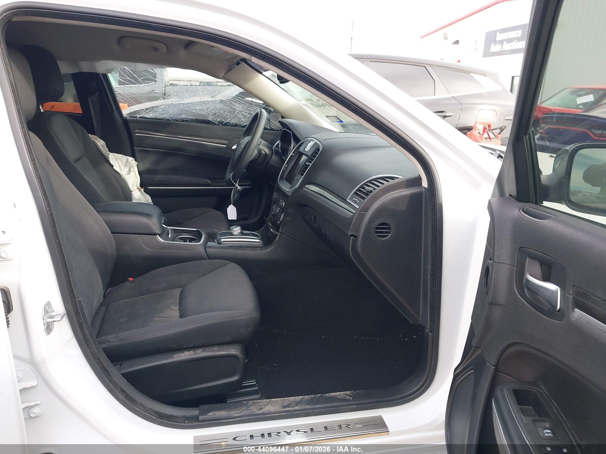 CHRYSLER 300 image 5