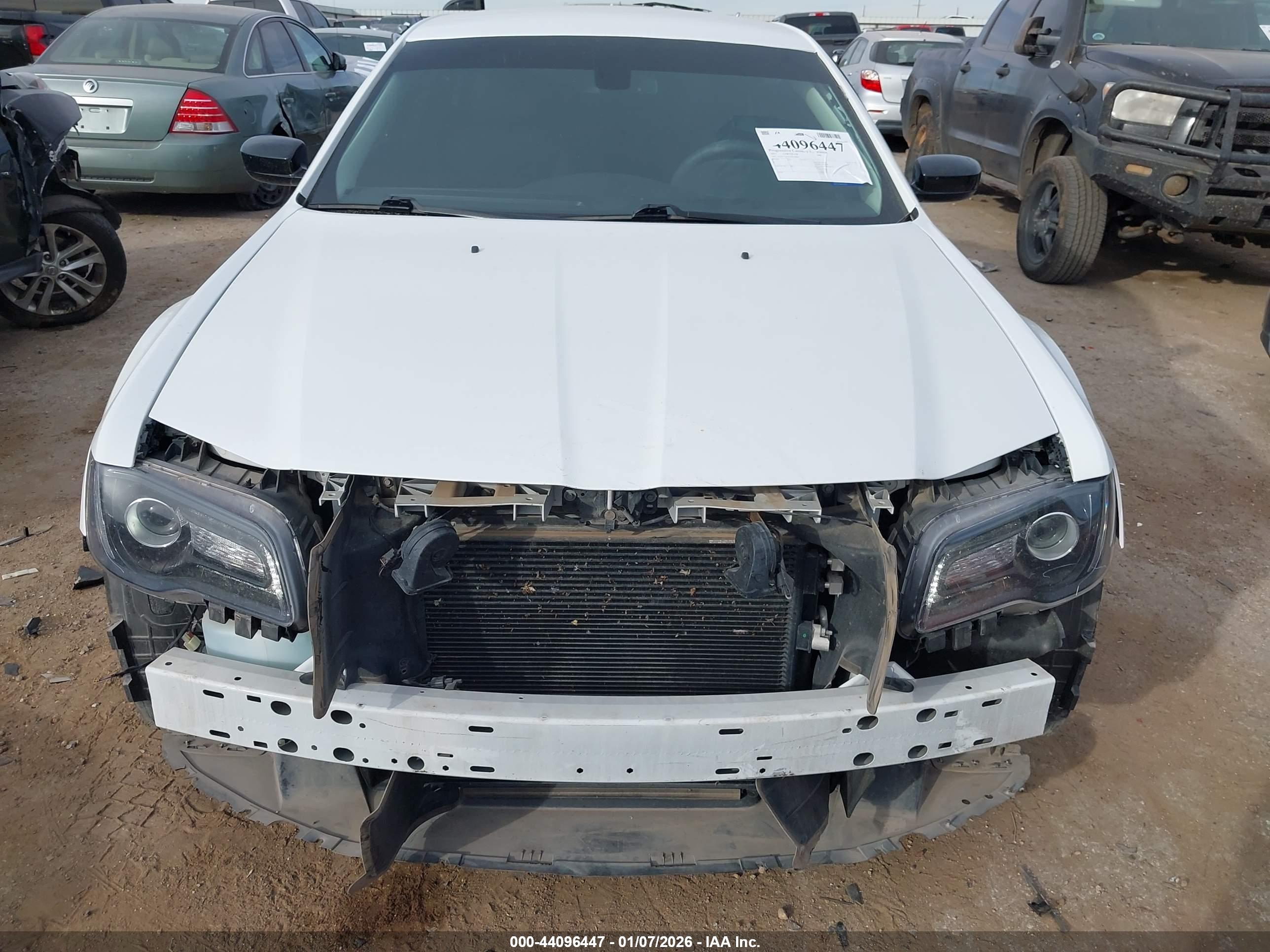CHRYSLER 300 image 6