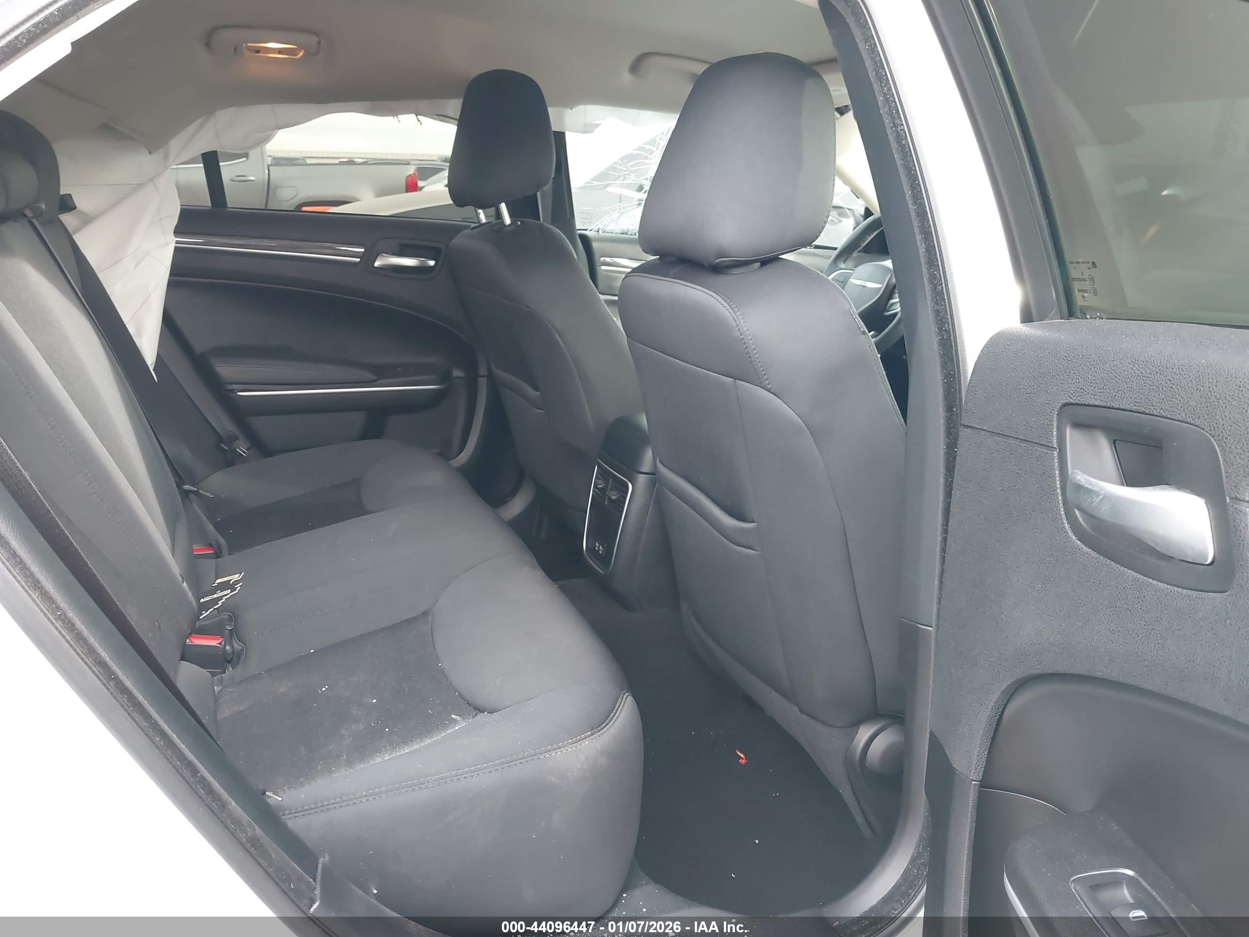 CHRYSLER 300 image 8