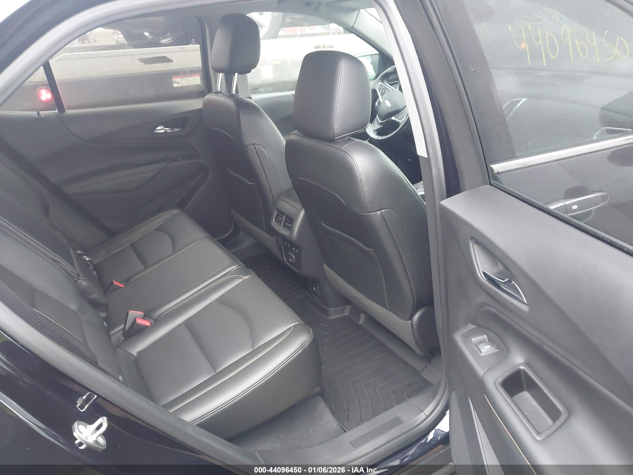 CHEVROLET EQUINOX image 8