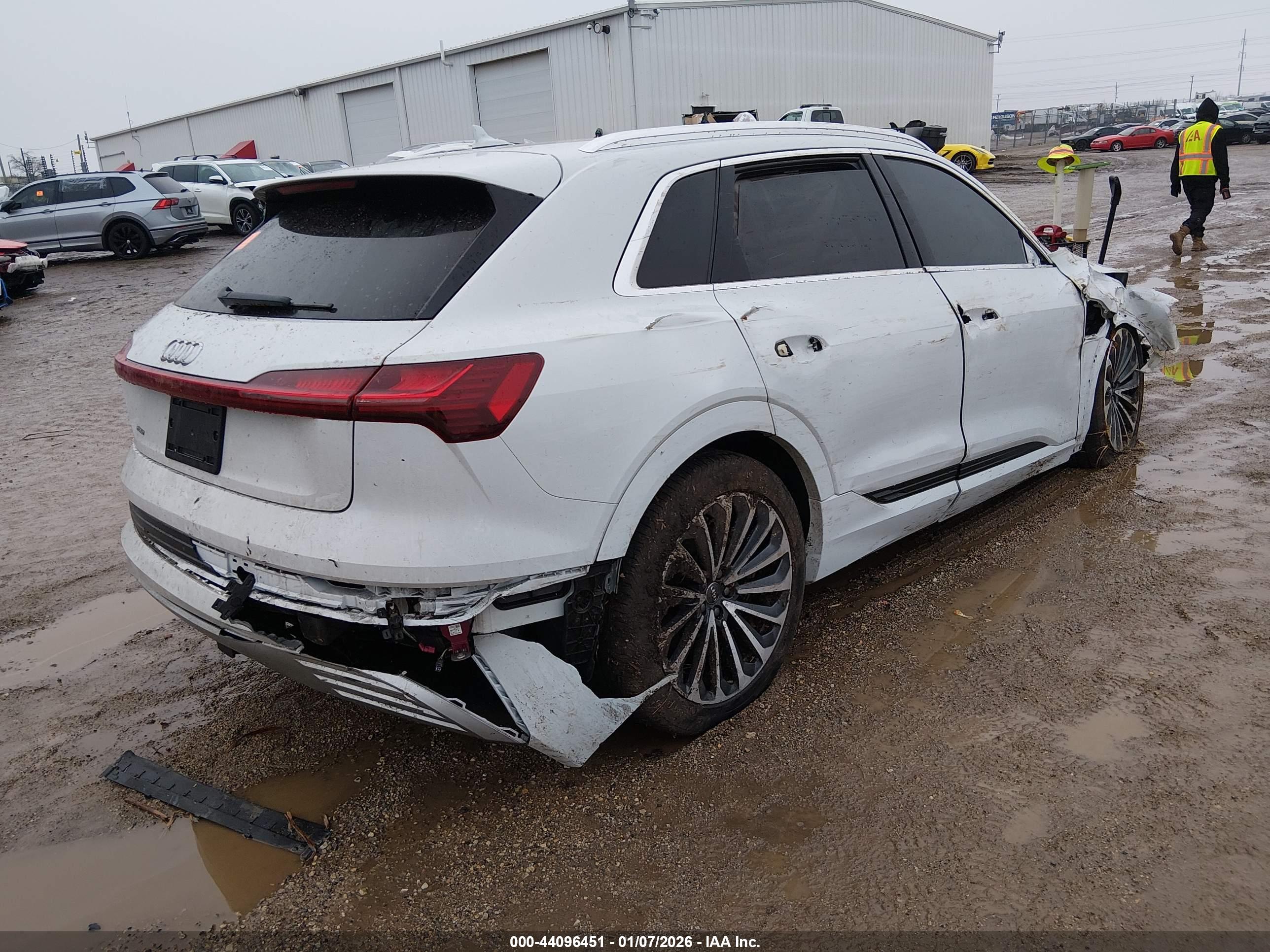 AUDI E-TRON image 4