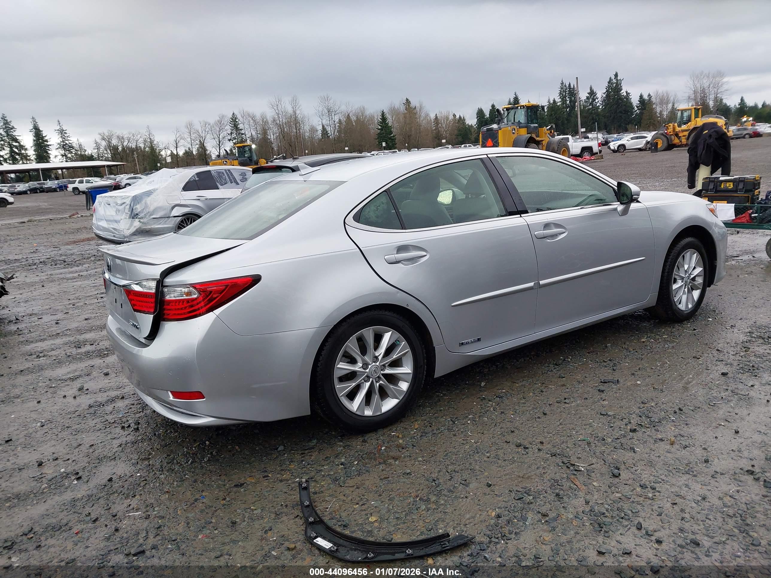LEXUS ES image 4