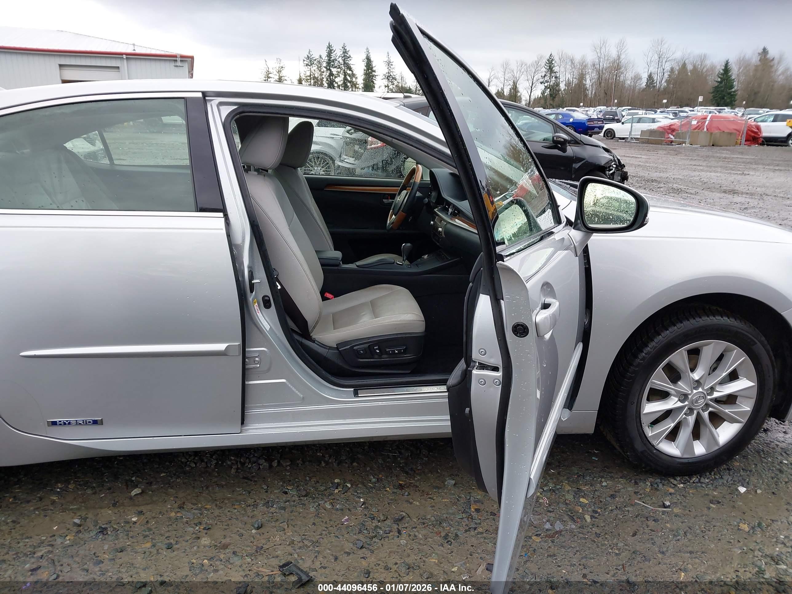LEXUS ES image 5