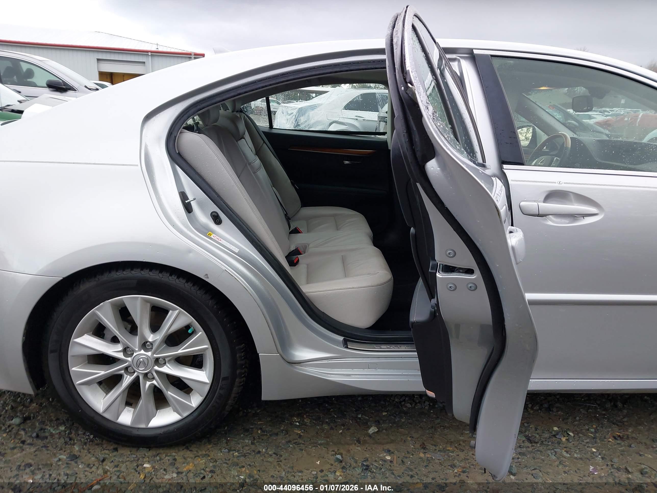 LEXUS ES image 8