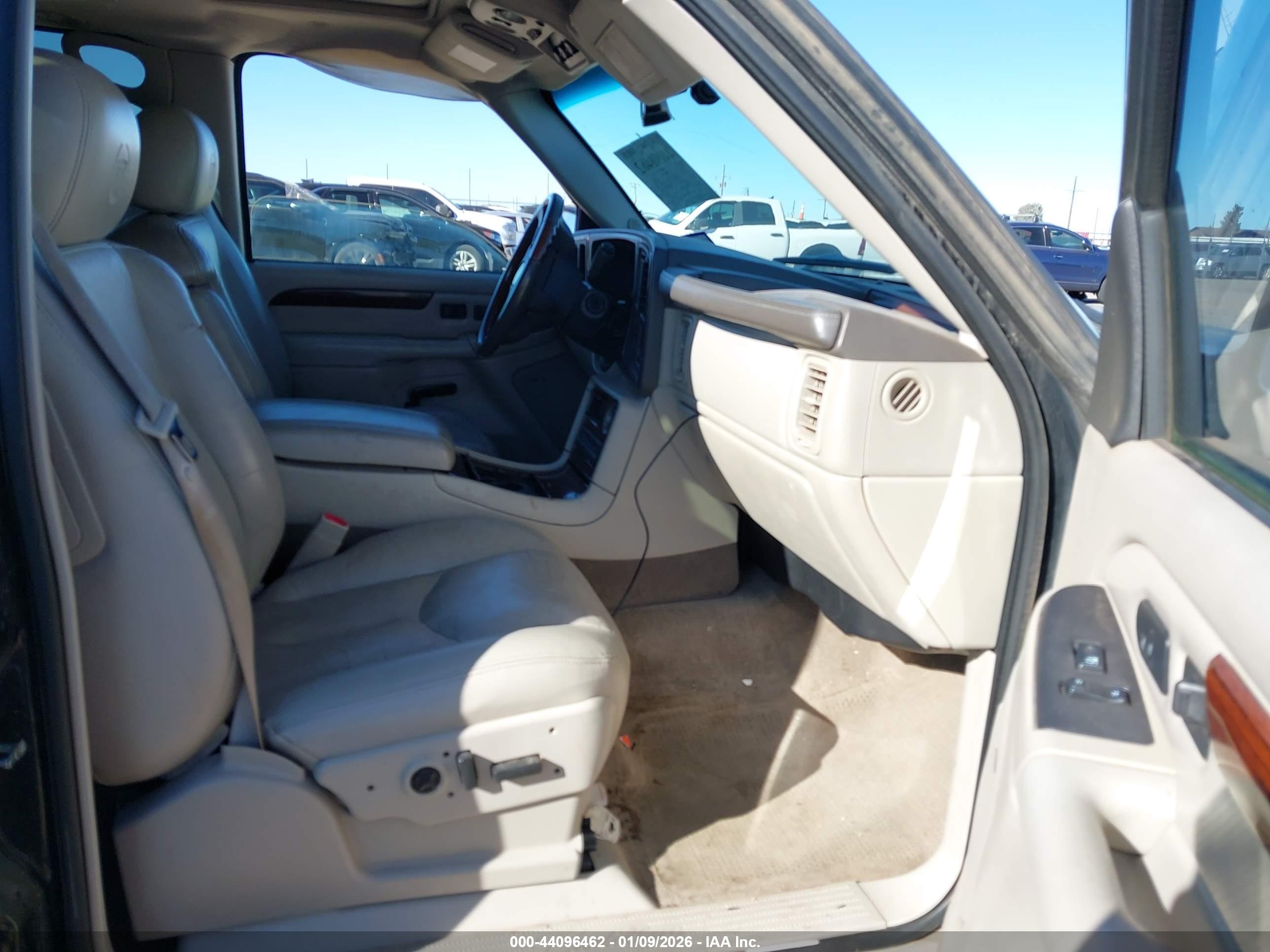 CADILLAC ESCALADE image 5