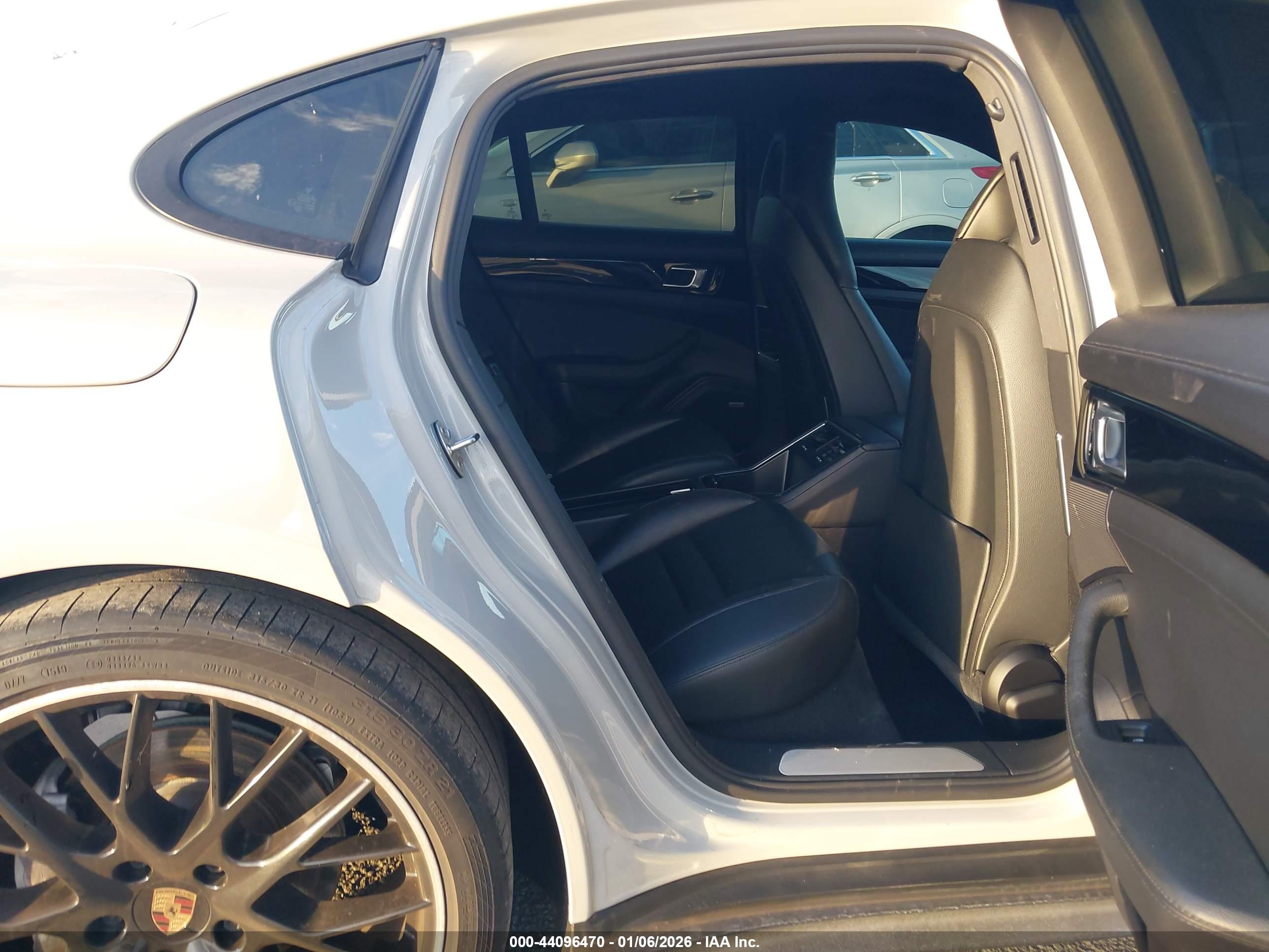 PORSCHE PANAMERA image 8
