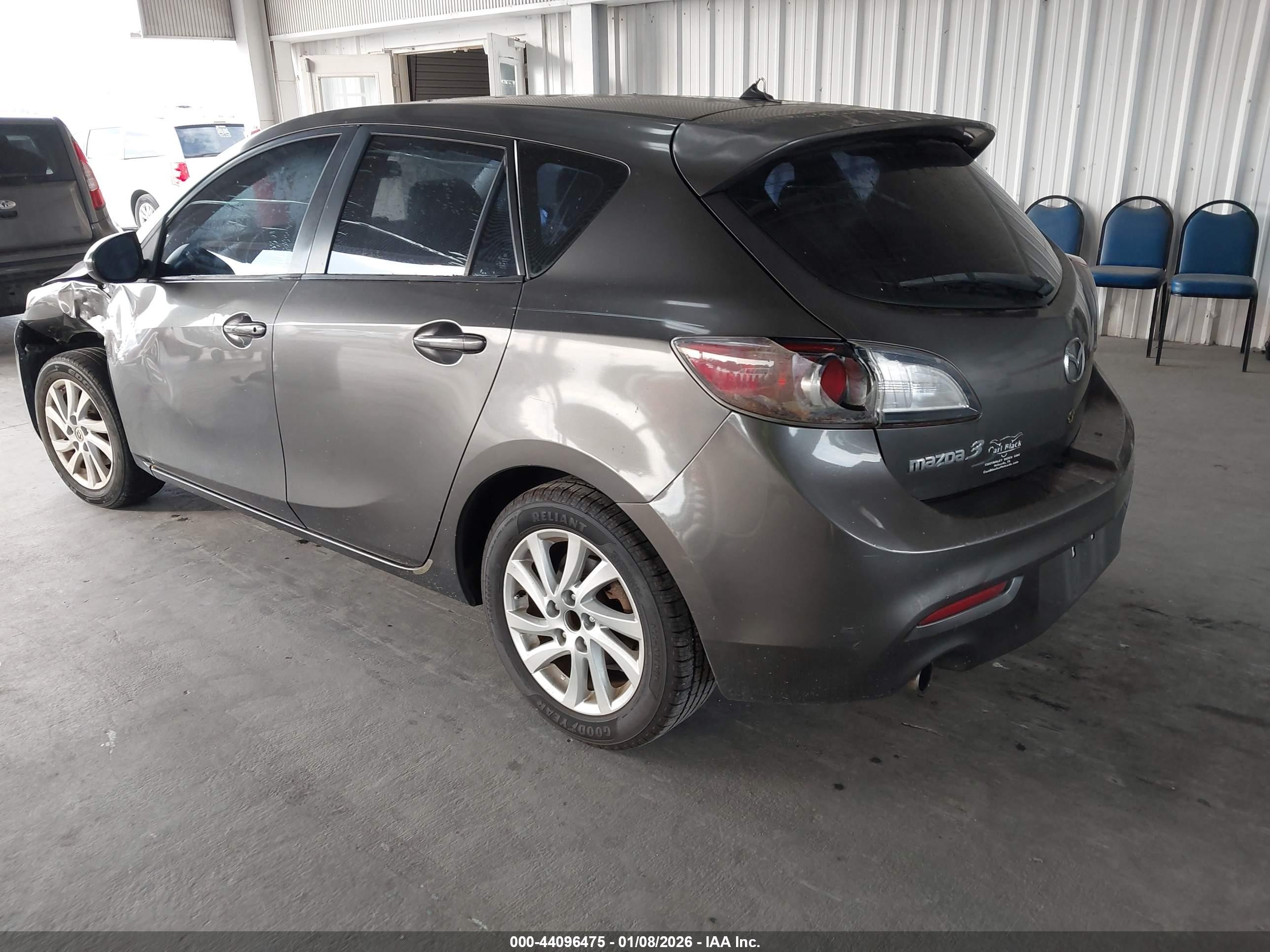 MAZDA MAZDA3 image 3