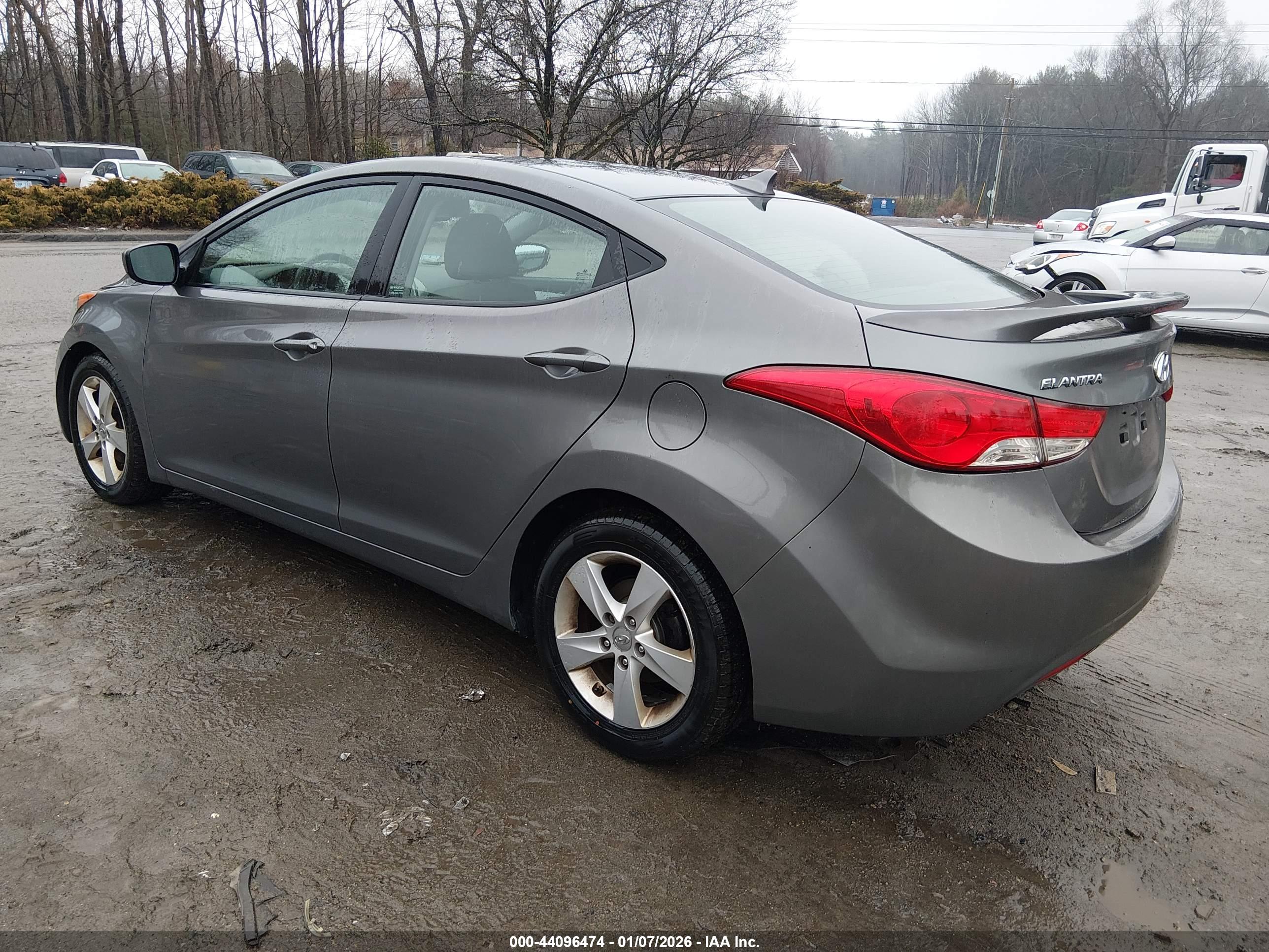 HYUNDAI ELANTRA image 3