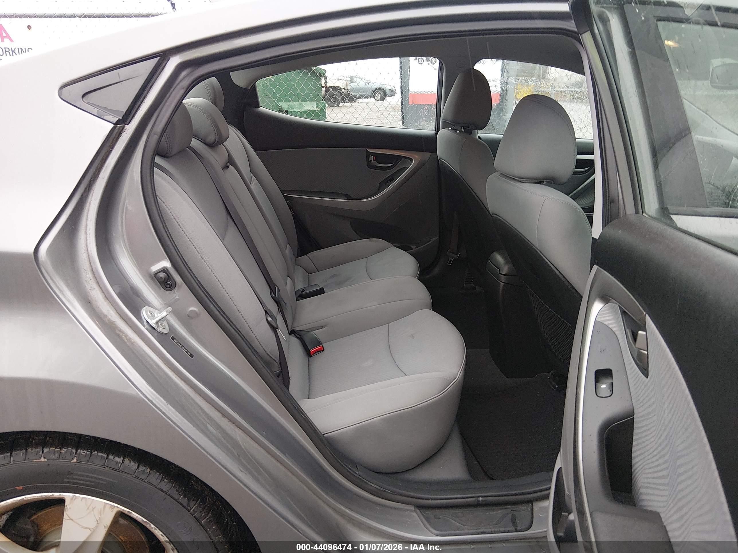 HYUNDAI ELANTRA image 8