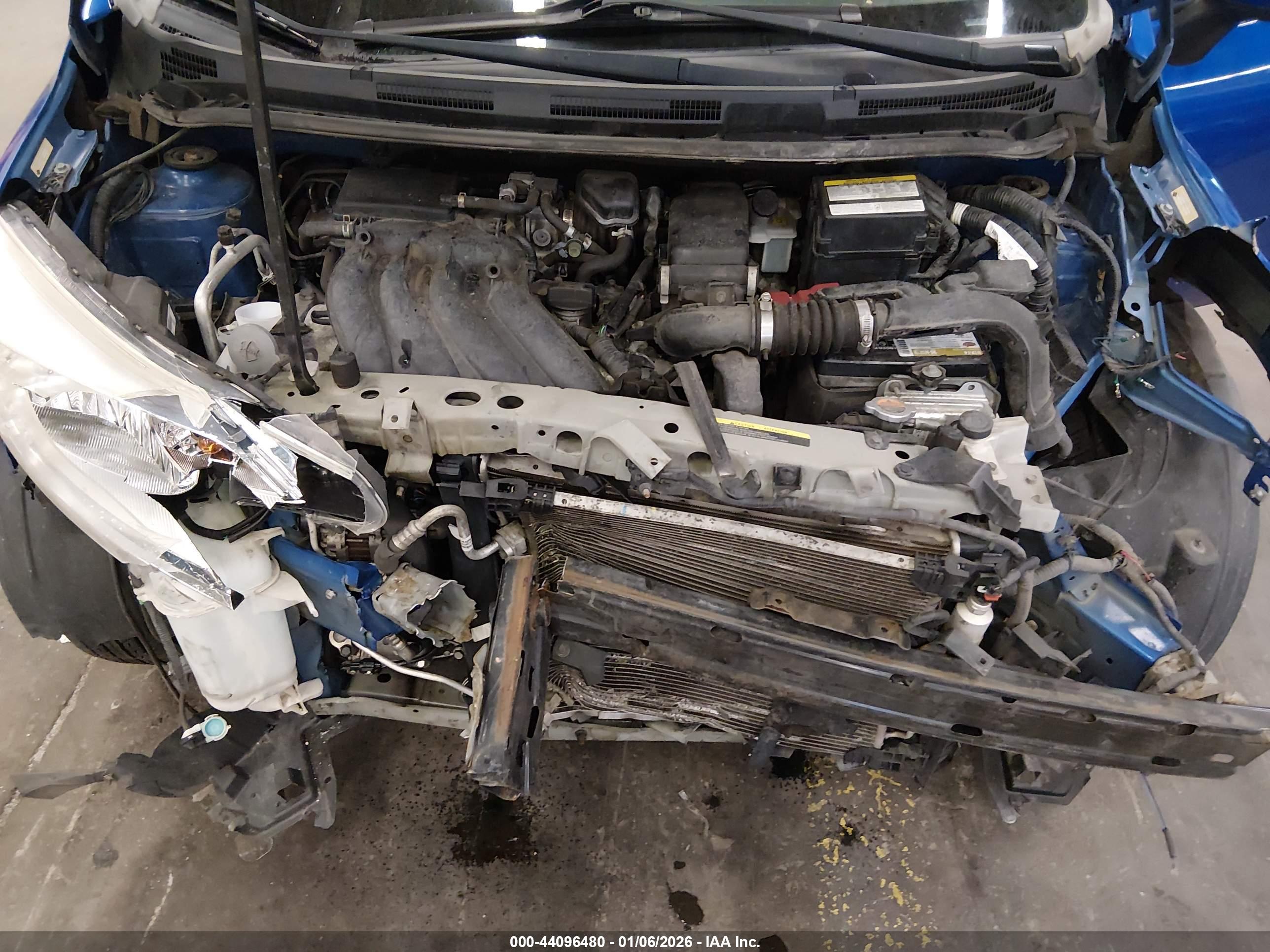 NISSAN VERSA image 10