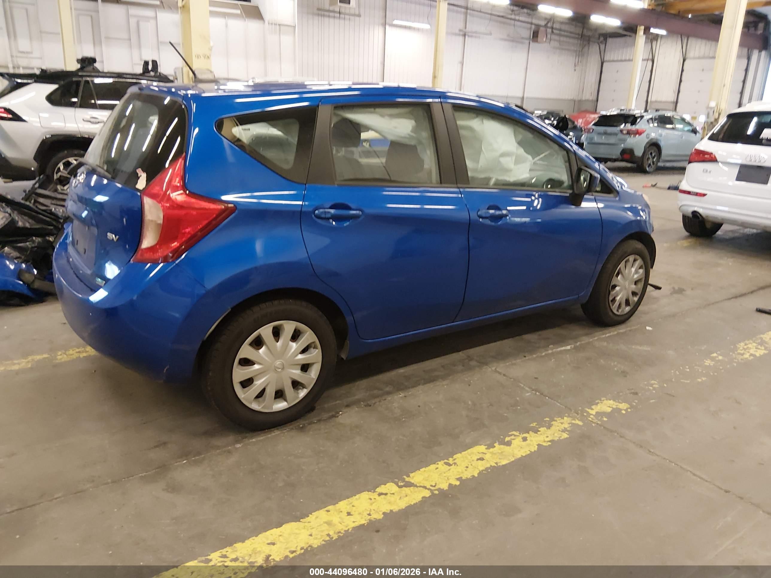NISSAN VERSA image 4