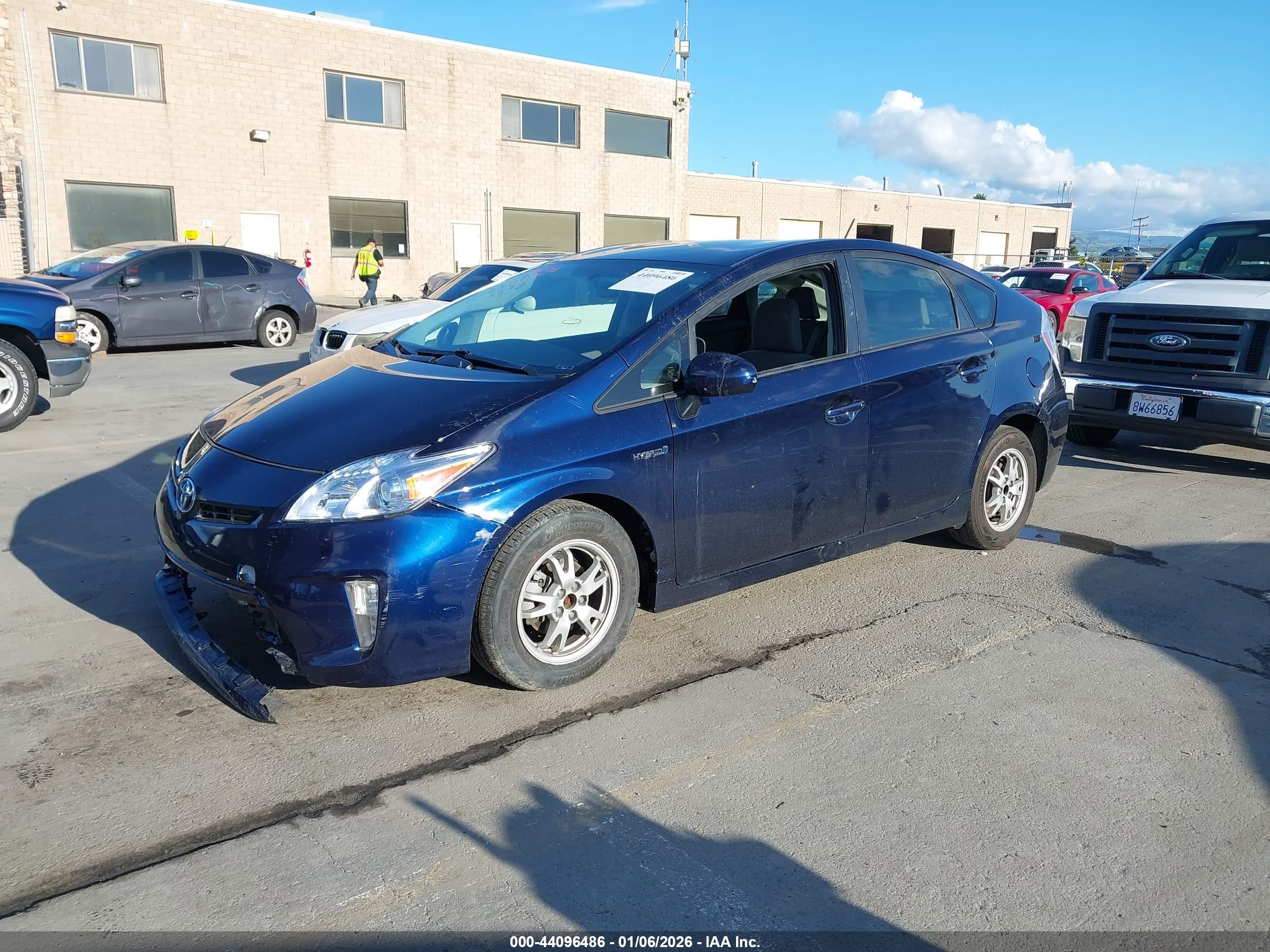 TOYOTA PRIUS image 2