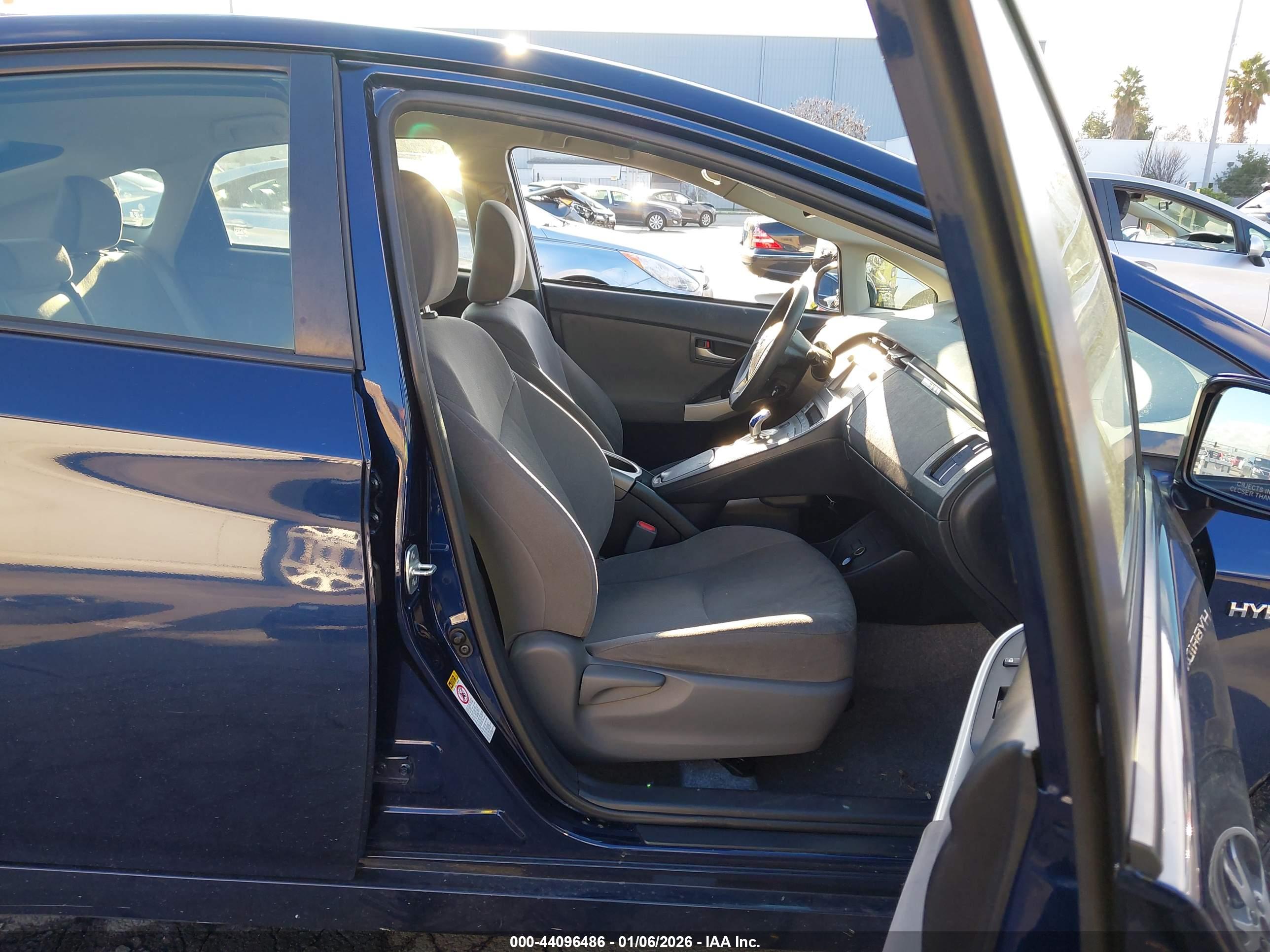 TOYOTA PRIUS image 5