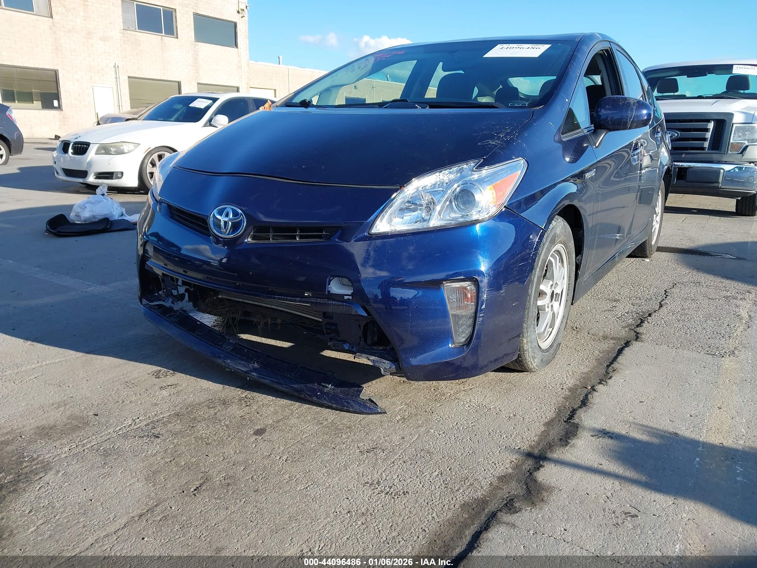 TOYOTA PRIUS image 6