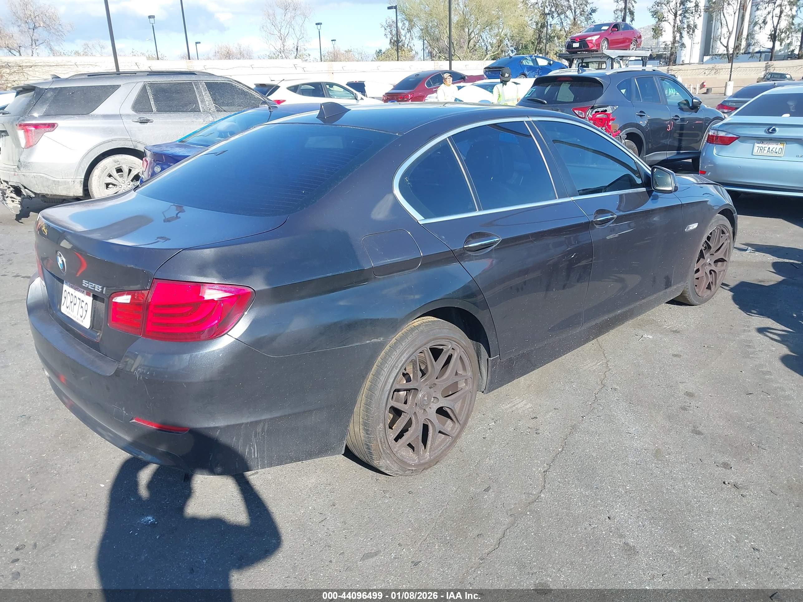 BMW 528I image 4