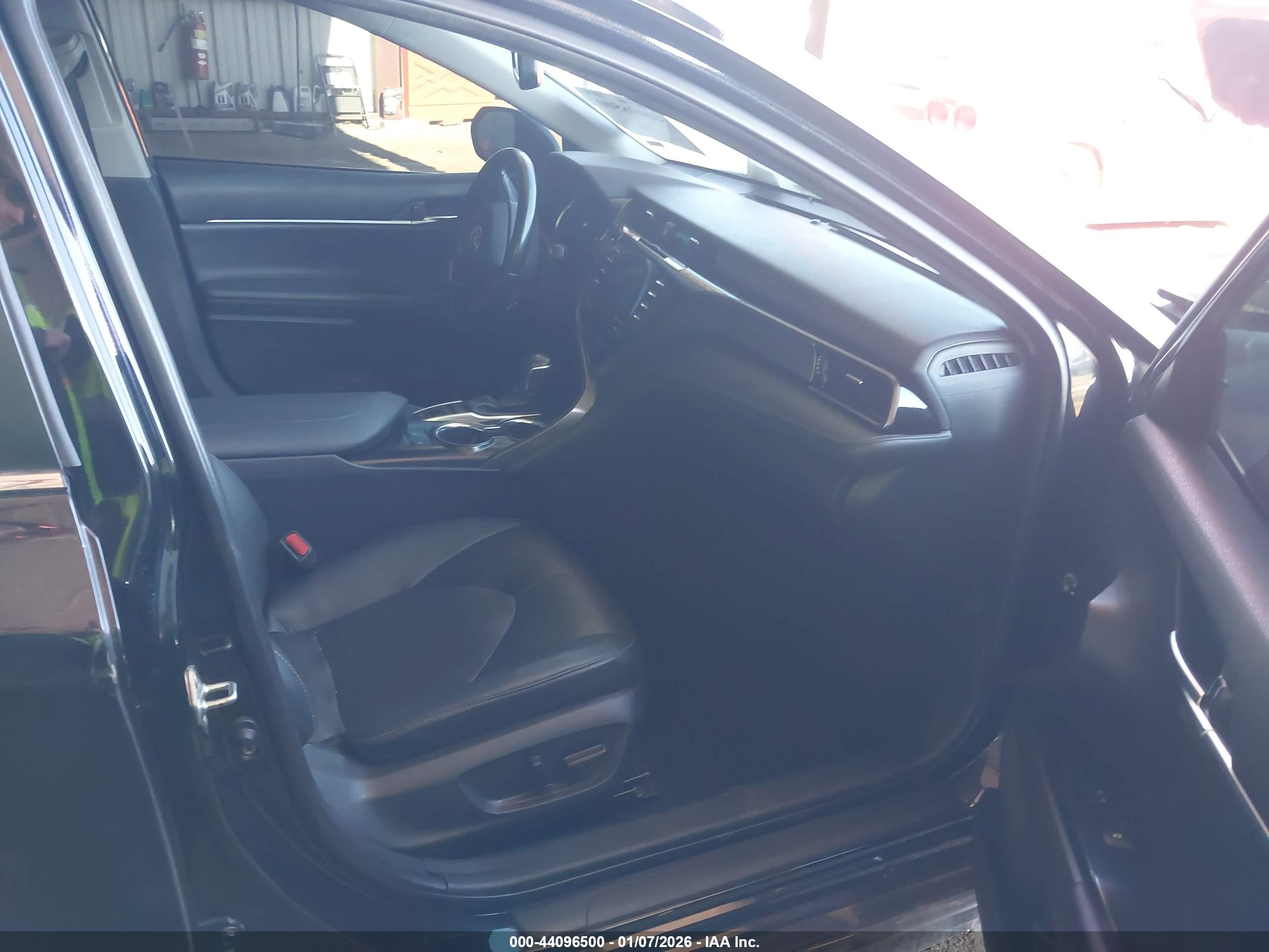 TOYOTA CAMRY image 5
