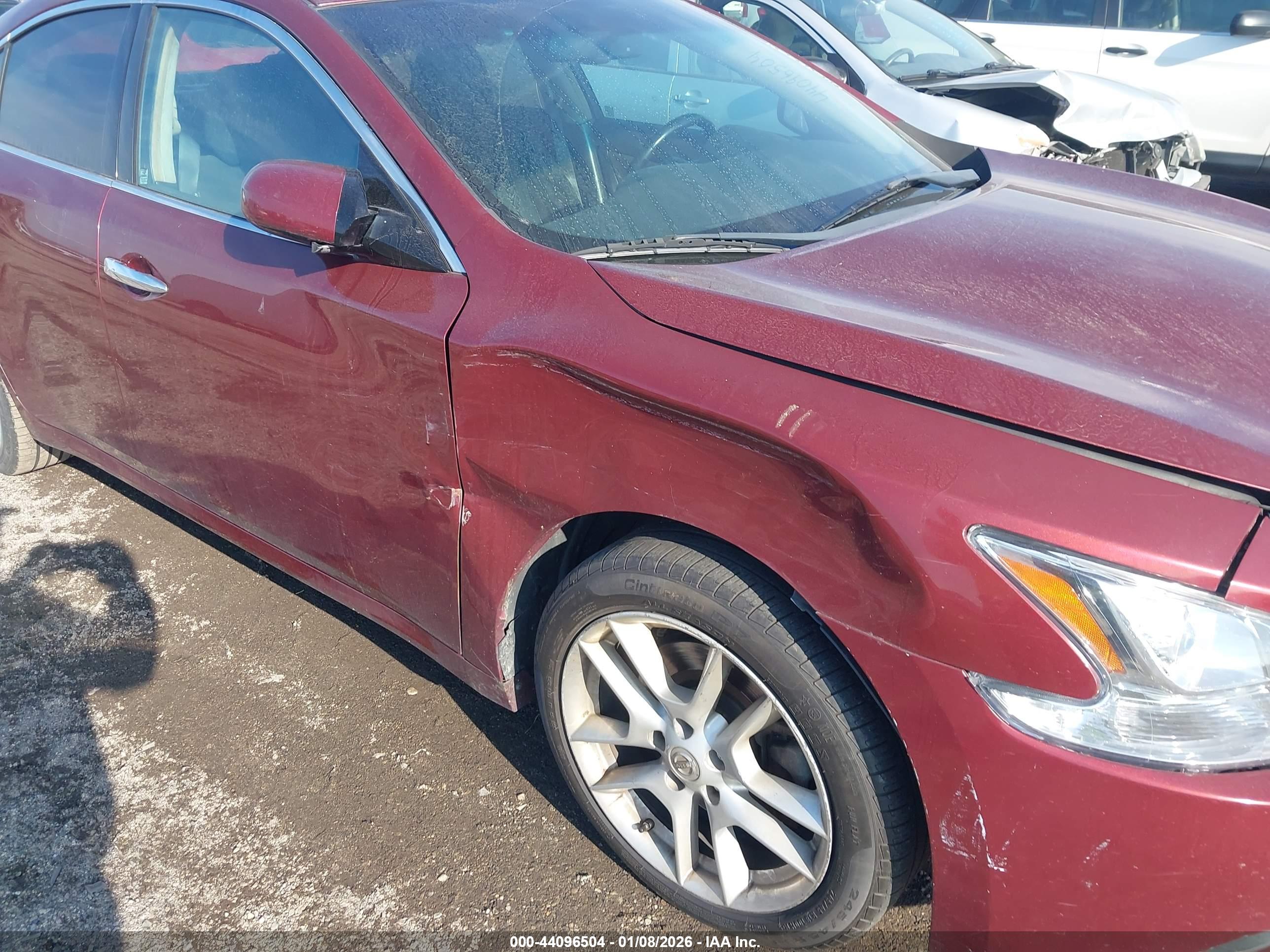NISSAN MAXIMA image 6