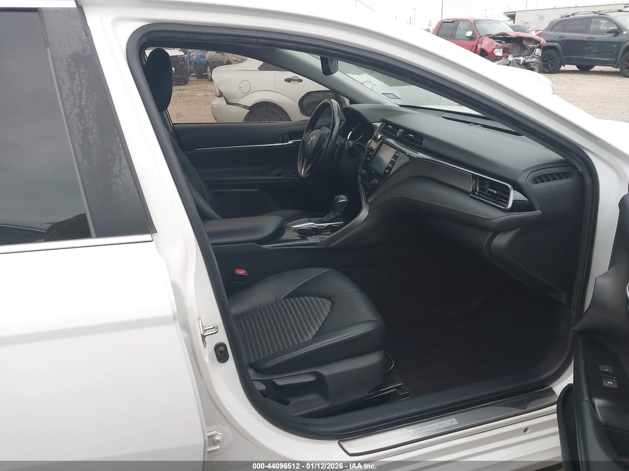TOYOTA CAMRY image 5