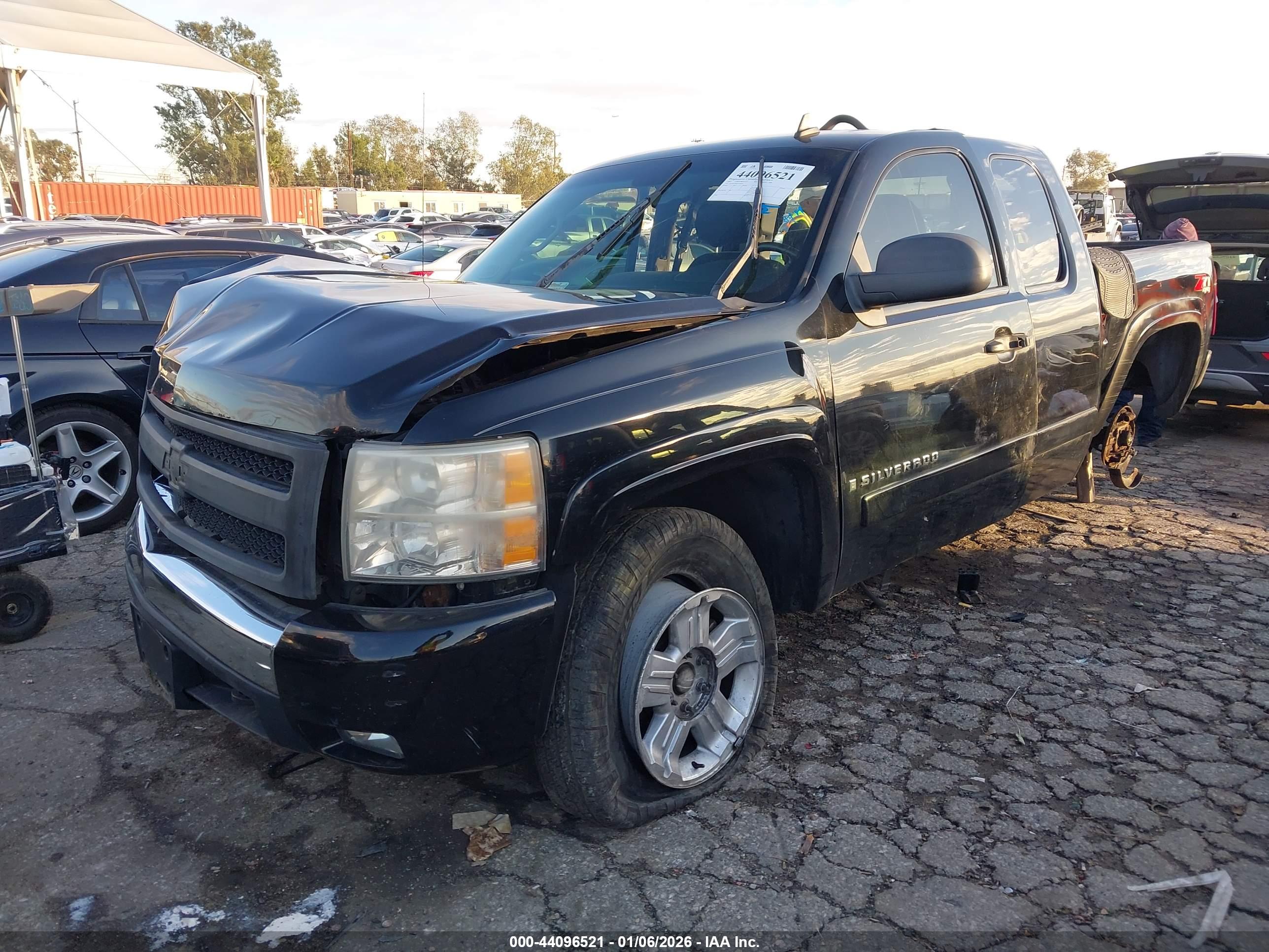 CHEVROLET SILVERADO image 2