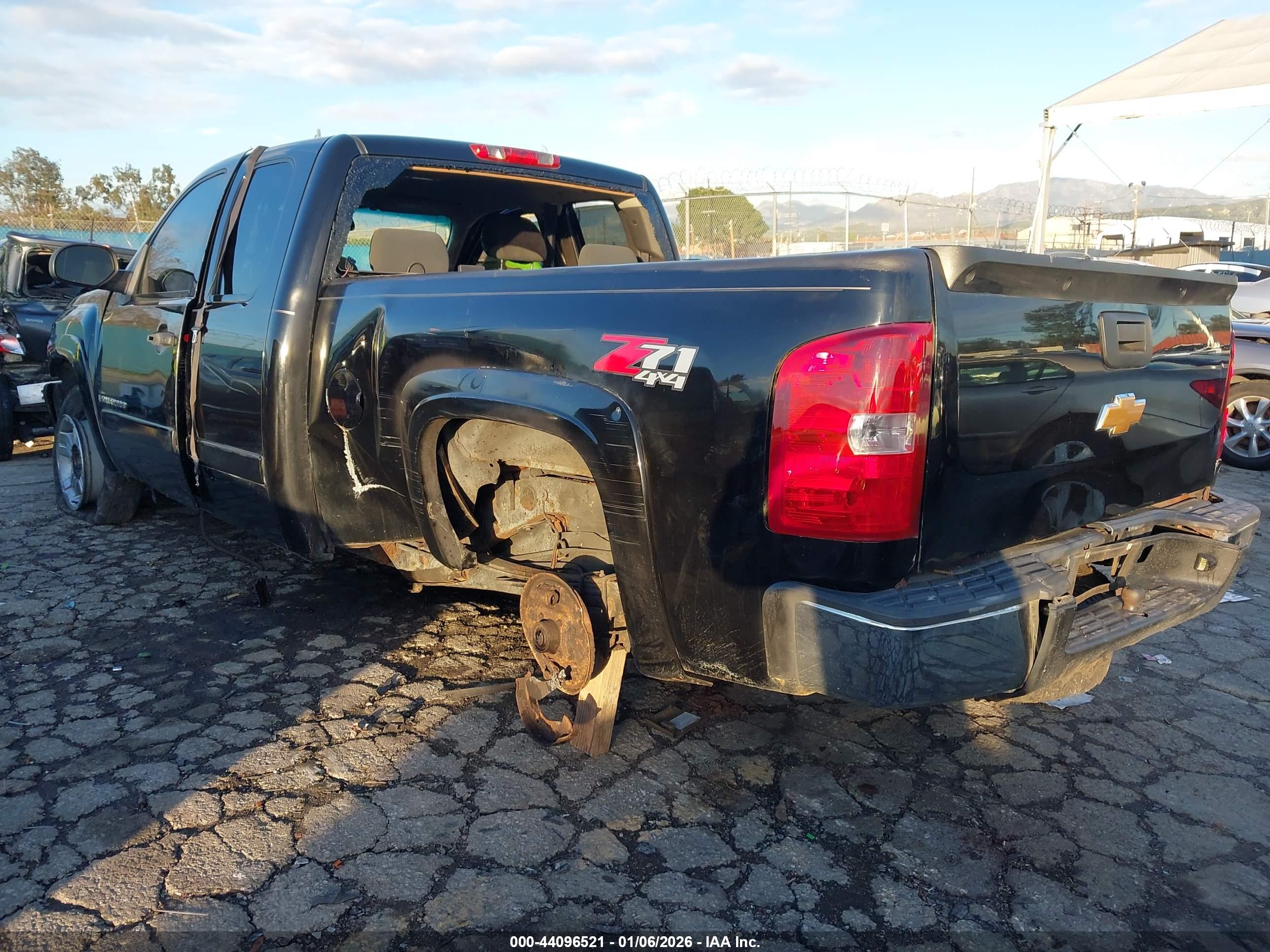 CHEVROLET SILVERADO image 3