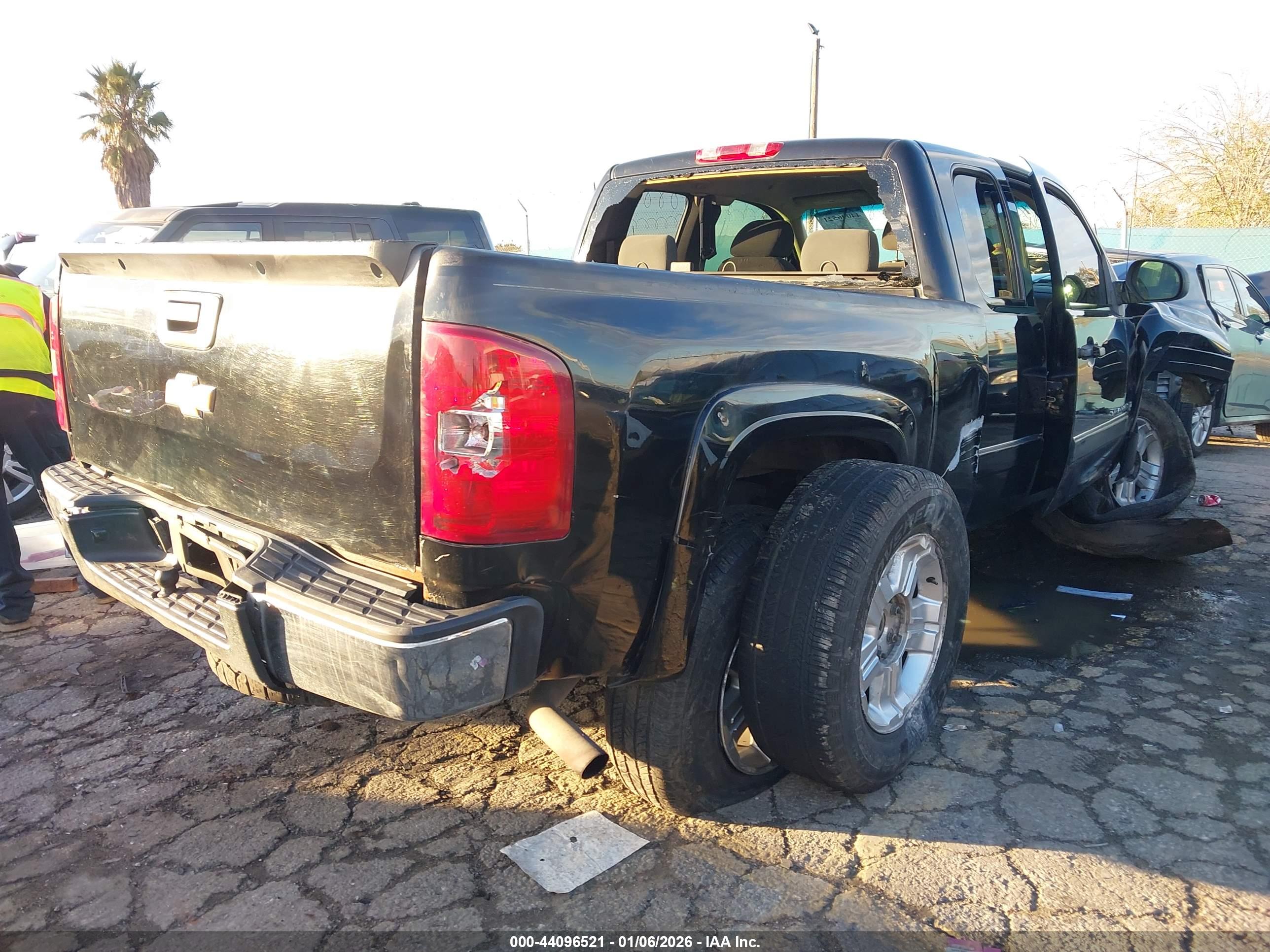 CHEVROLET SILVERADO image 4