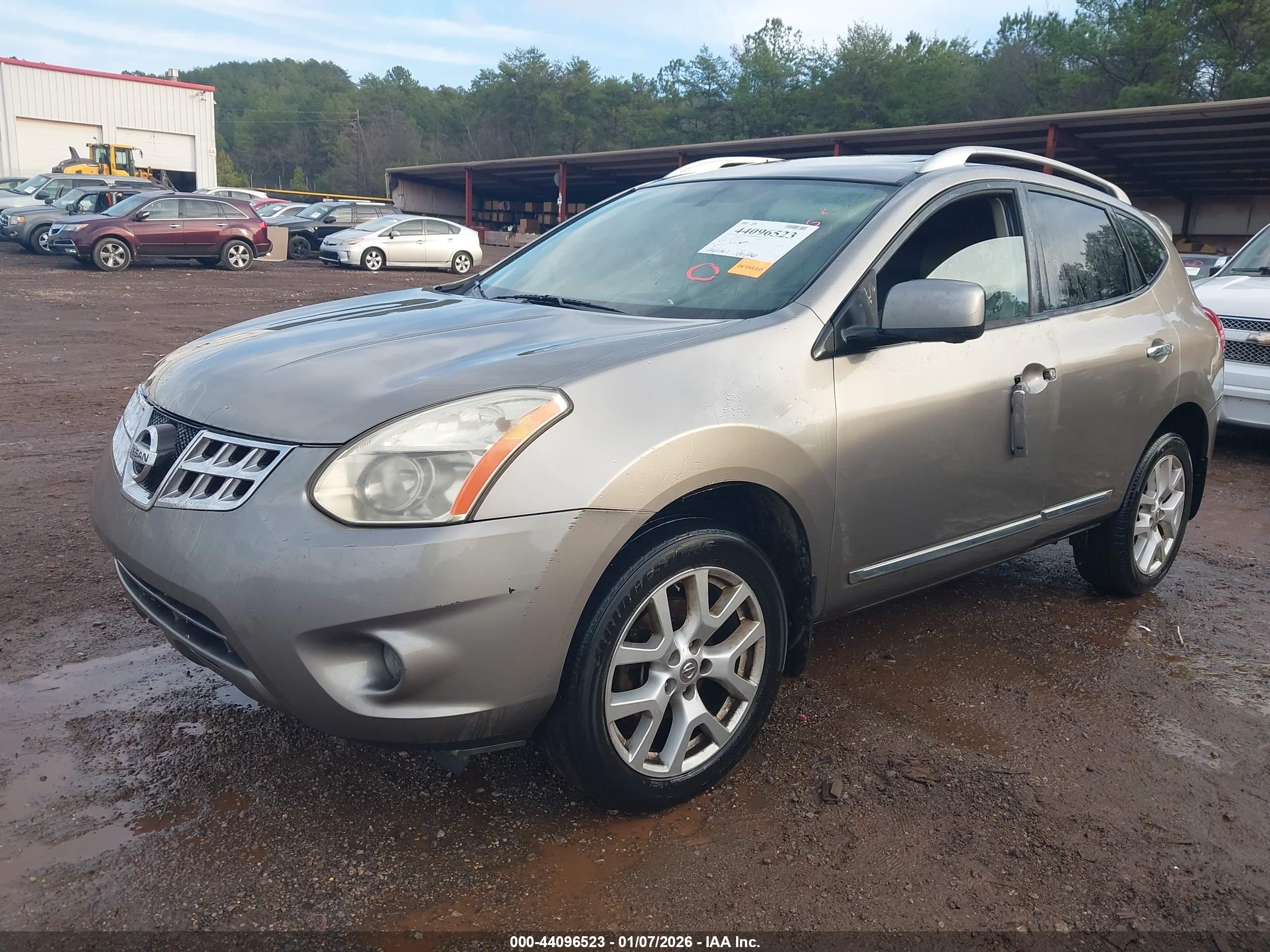 NISSAN ROGUE image 2