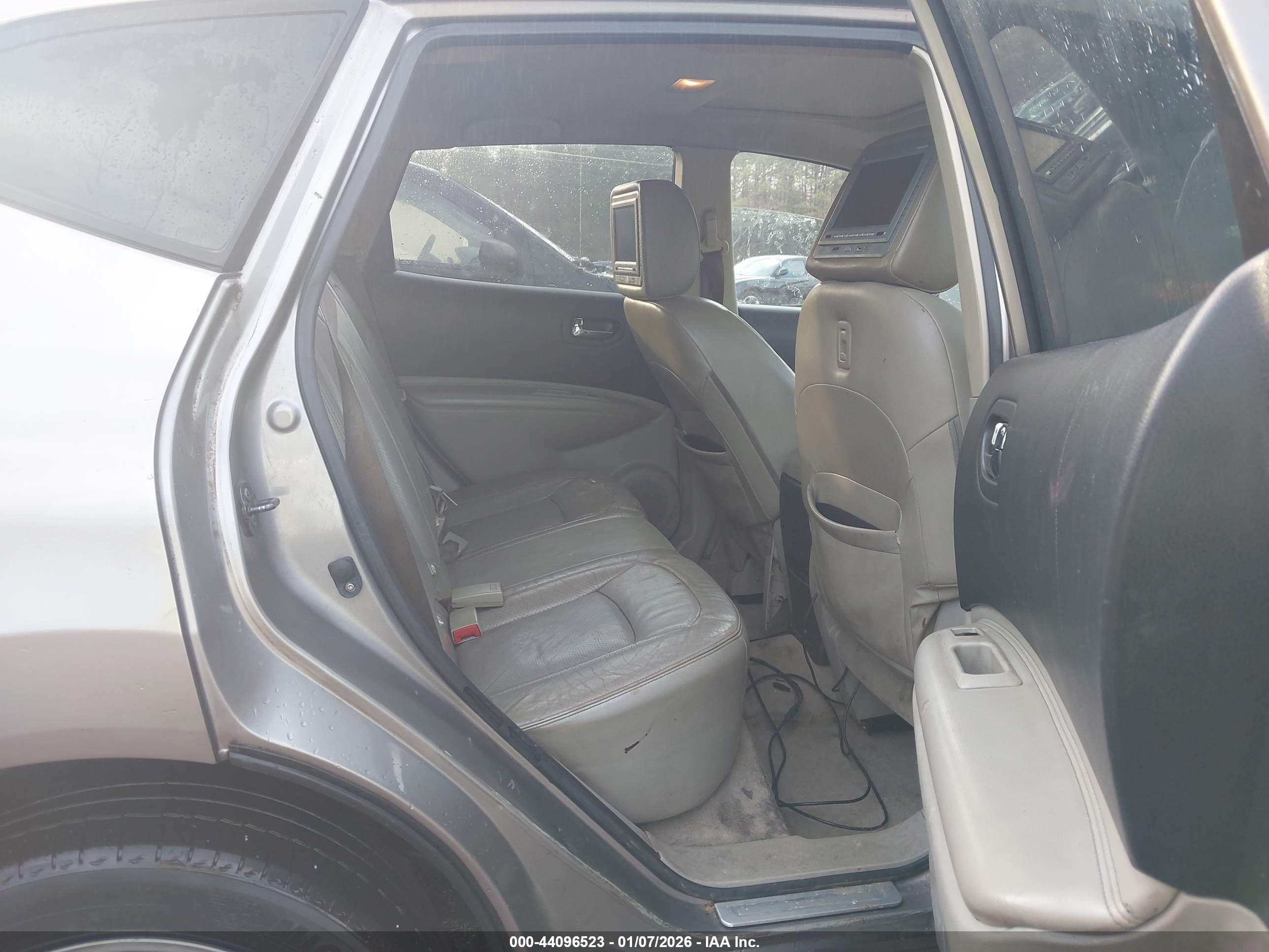 NISSAN ROGUE image 8