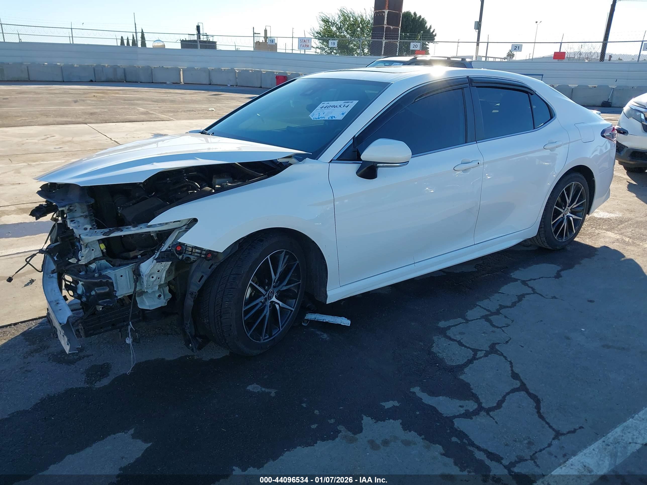 TOYOTA CAMRY image 2