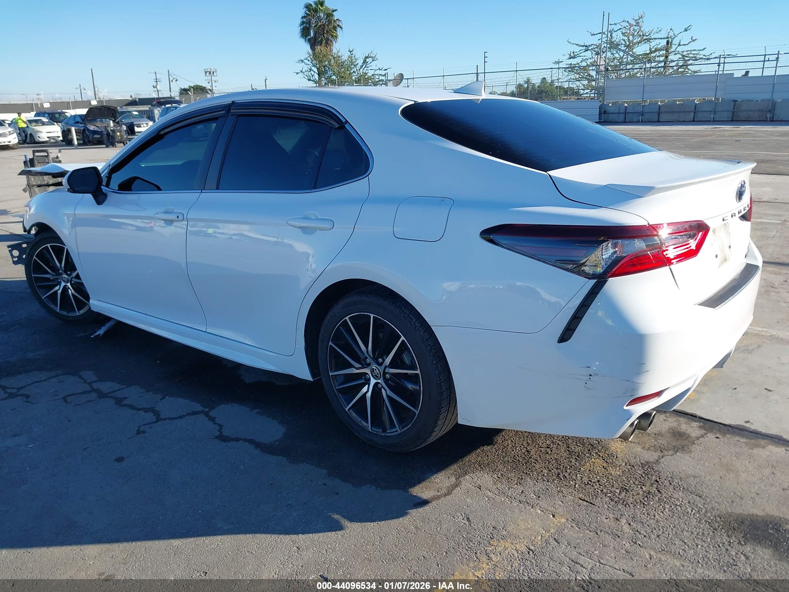 TOYOTA CAMRY image 3