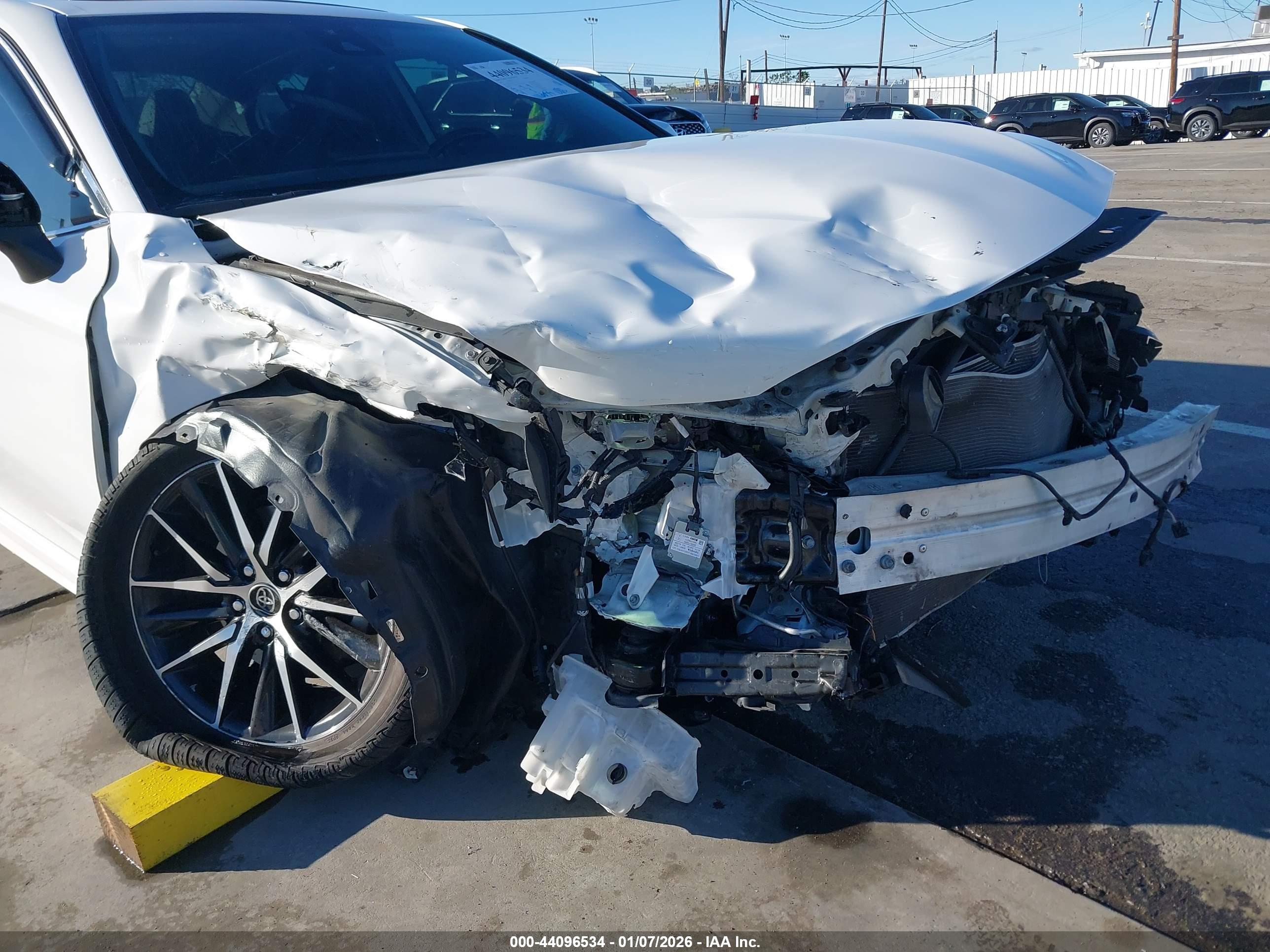 TOYOTA CAMRY image 6