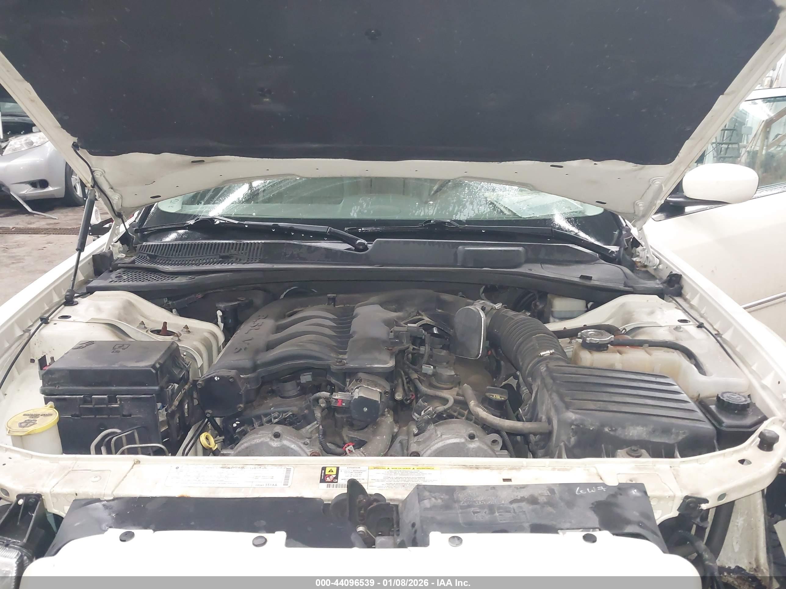 CHRYSLER 300 image 10