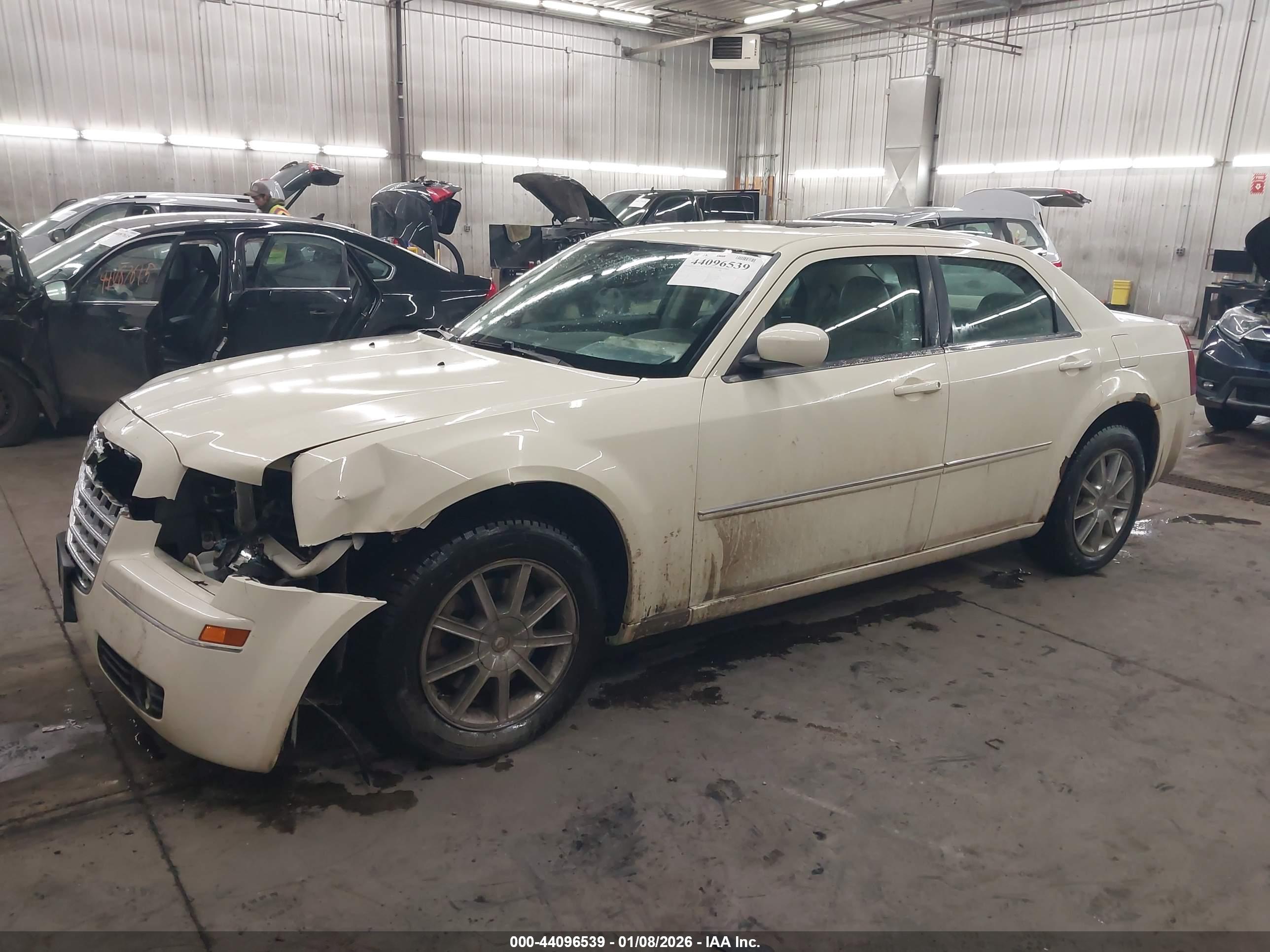 CHRYSLER 300 image 2