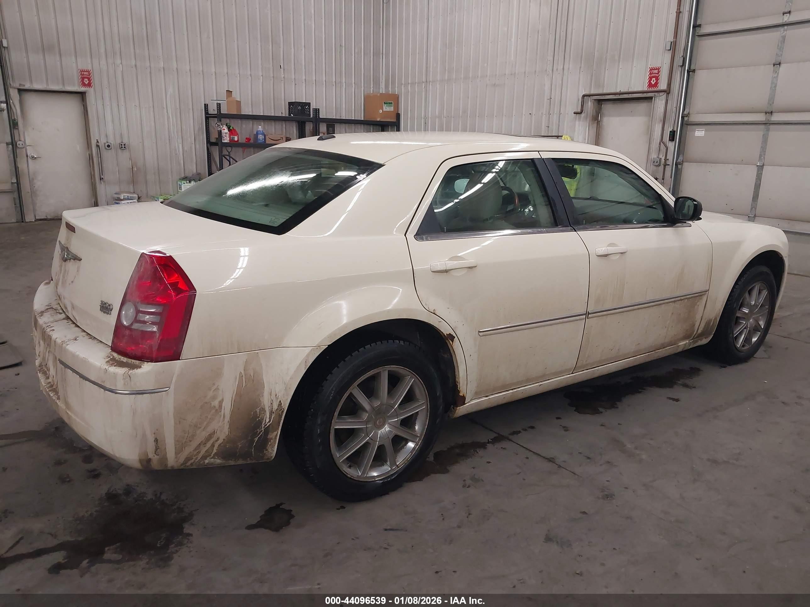 CHRYSLER 300 image 4