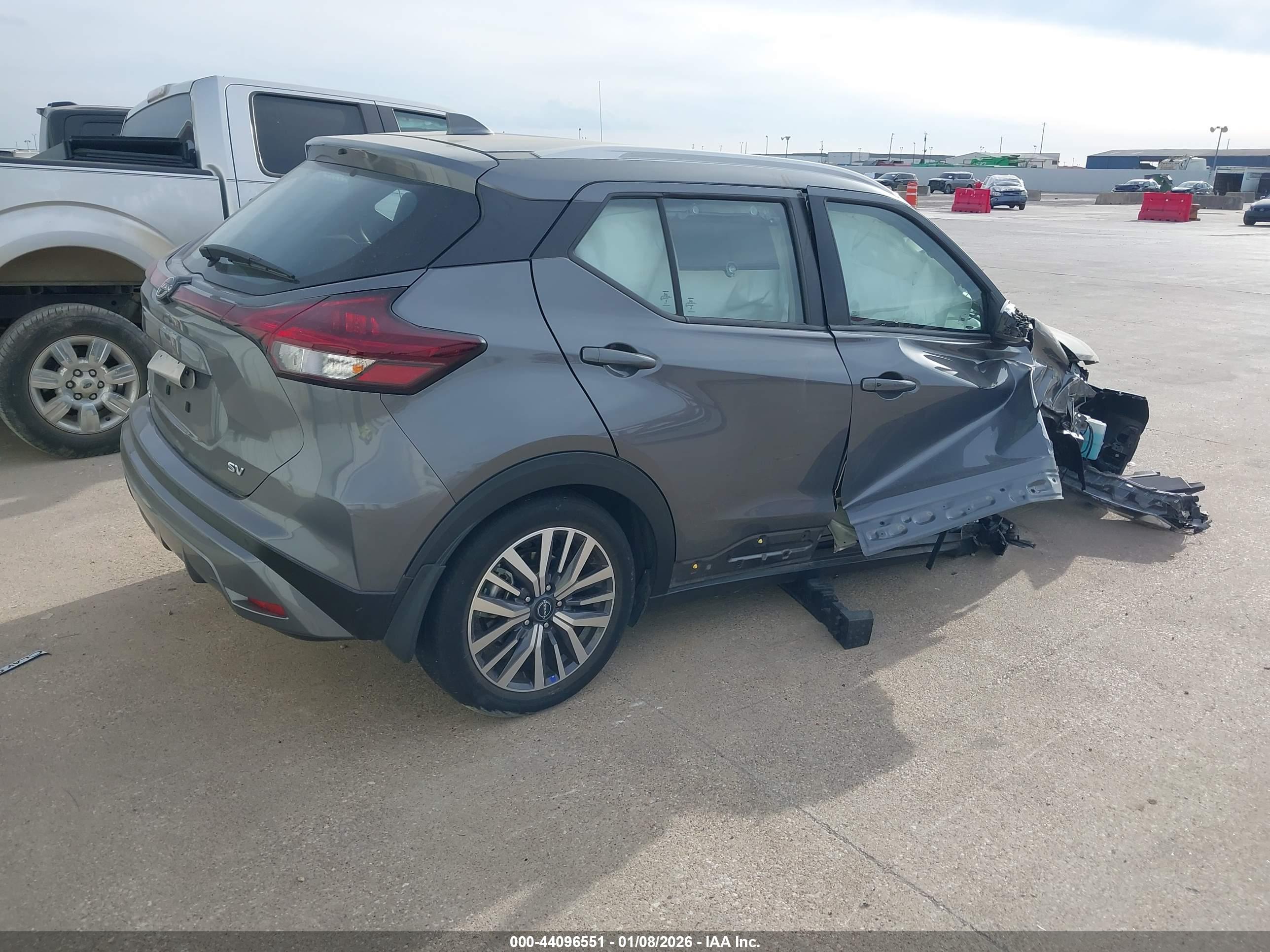 NISSAN KICKS image 4