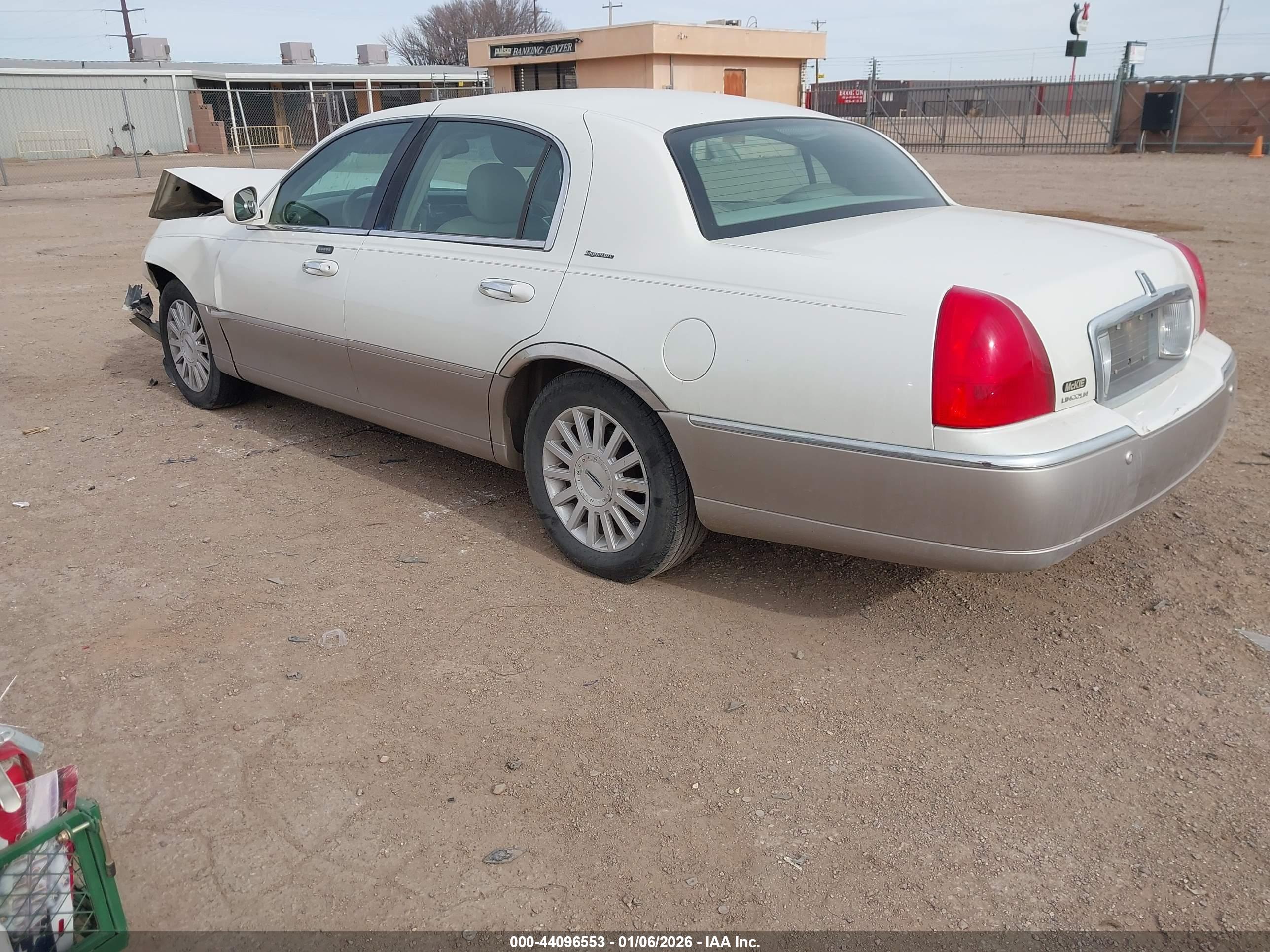 LINCOLN TOWN image 3