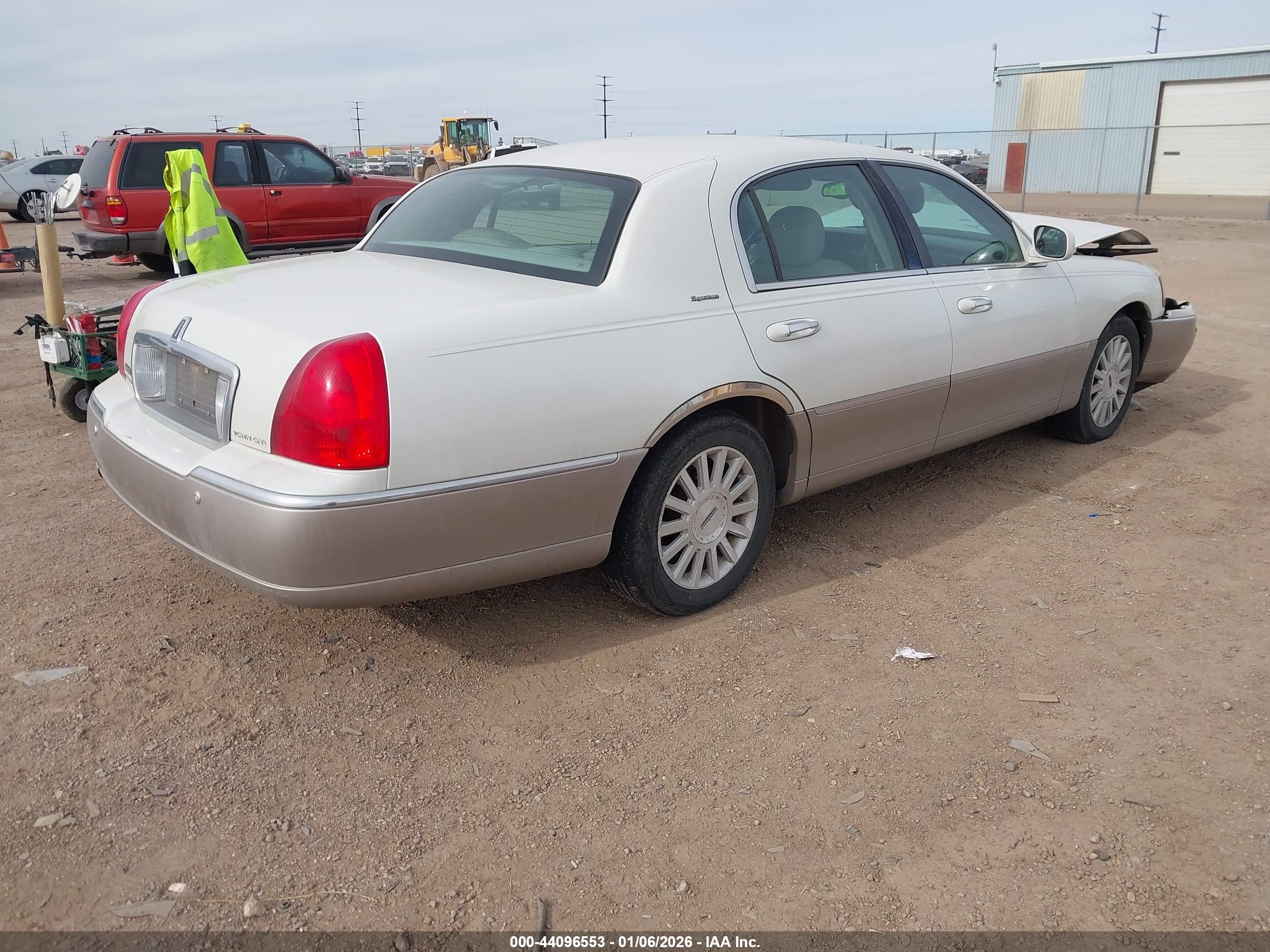 LINCOLN TOWN image 4
