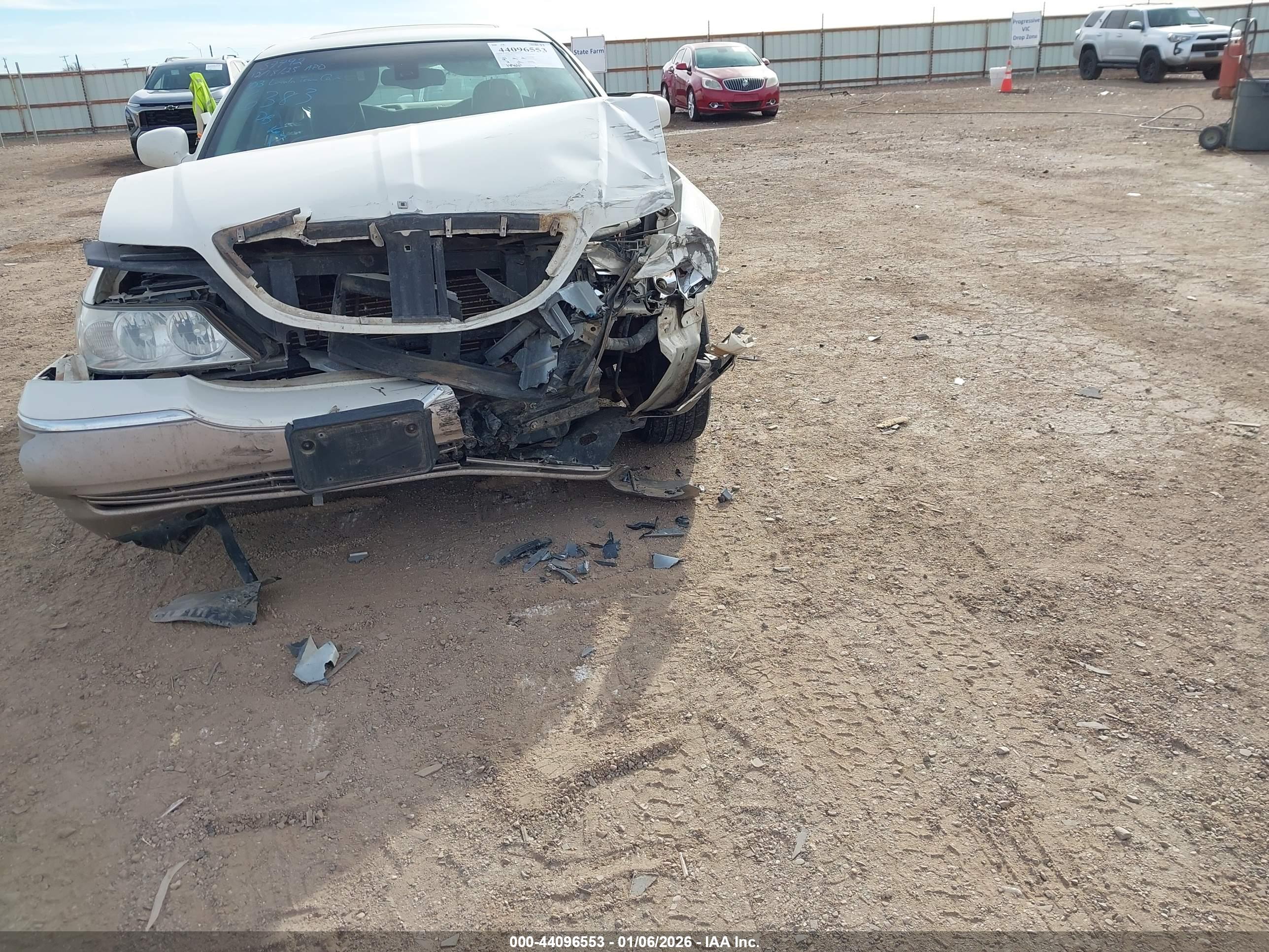 LINCOLN TOWN image 6