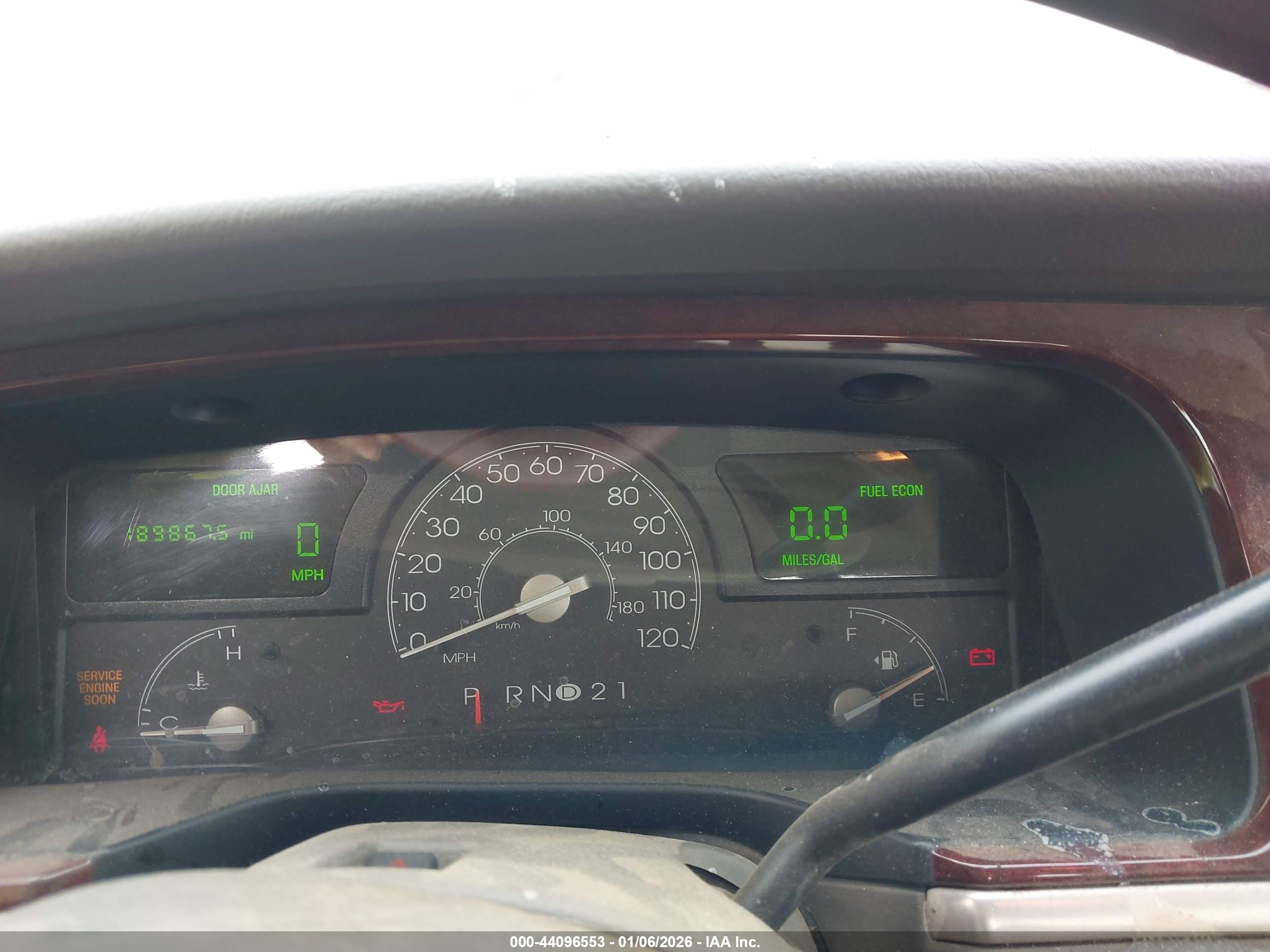 LINCOLN TOWN image 7