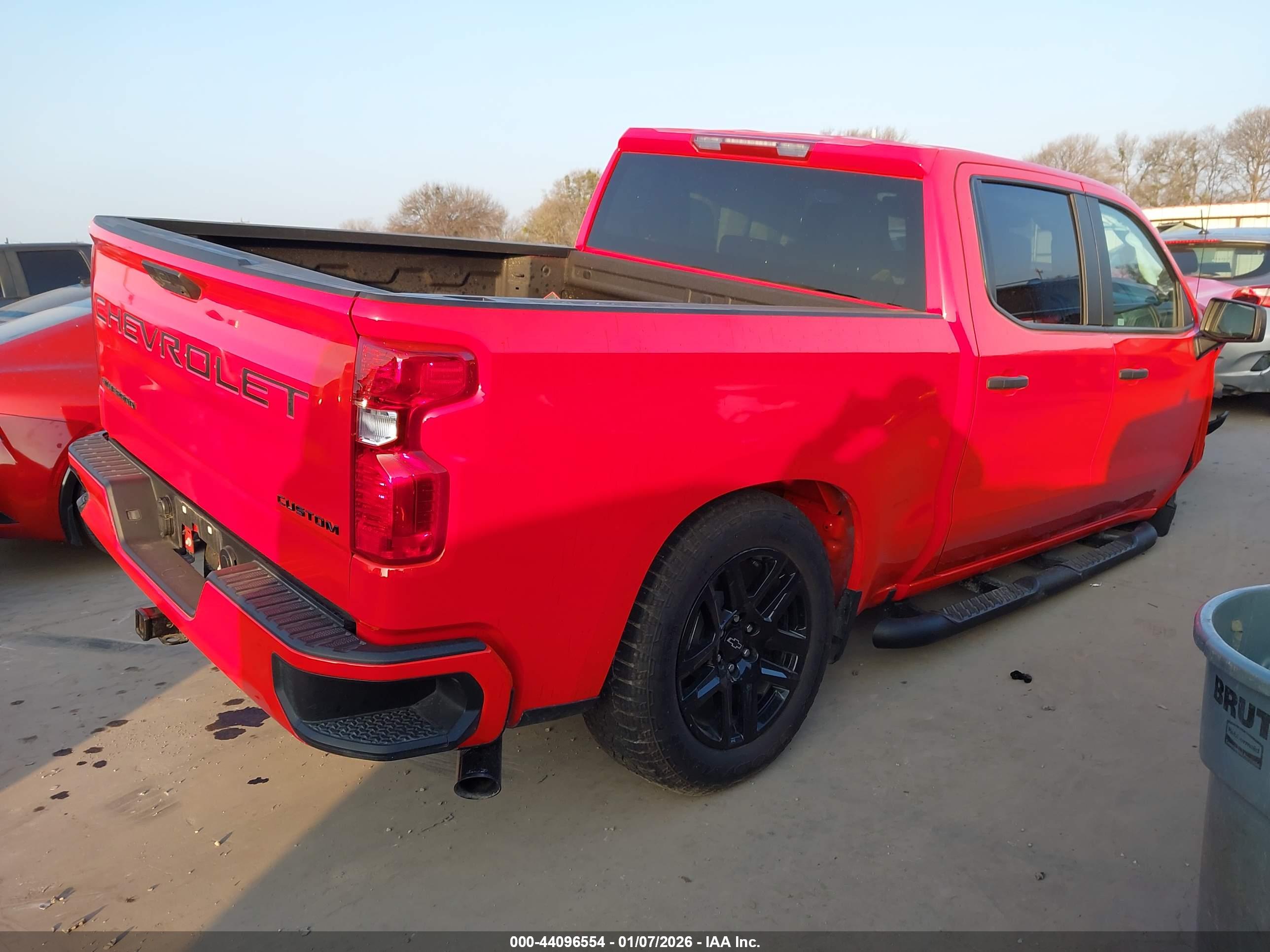 CHEVROLET SILVERADO image 4