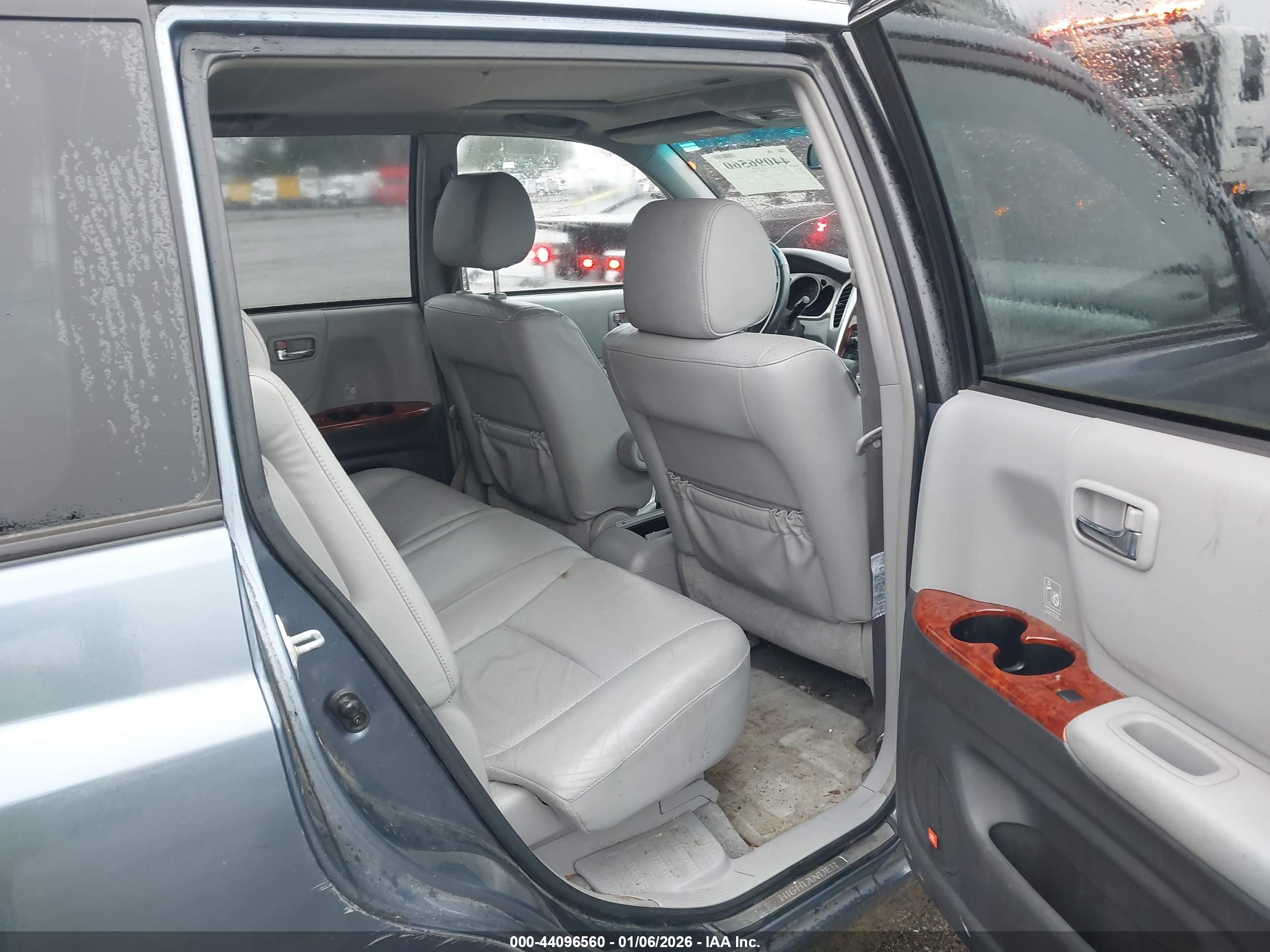 TOYOTA HIGHLANDER image 8