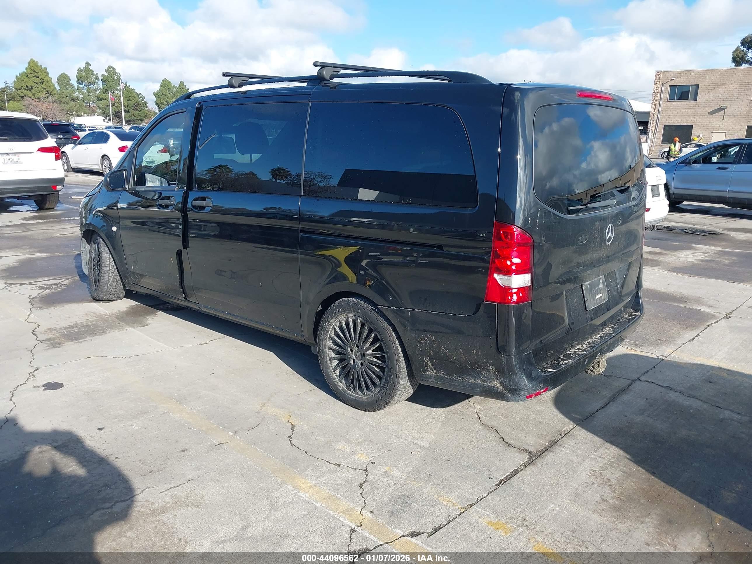 MERCEDES-BENZ METRIS image 3