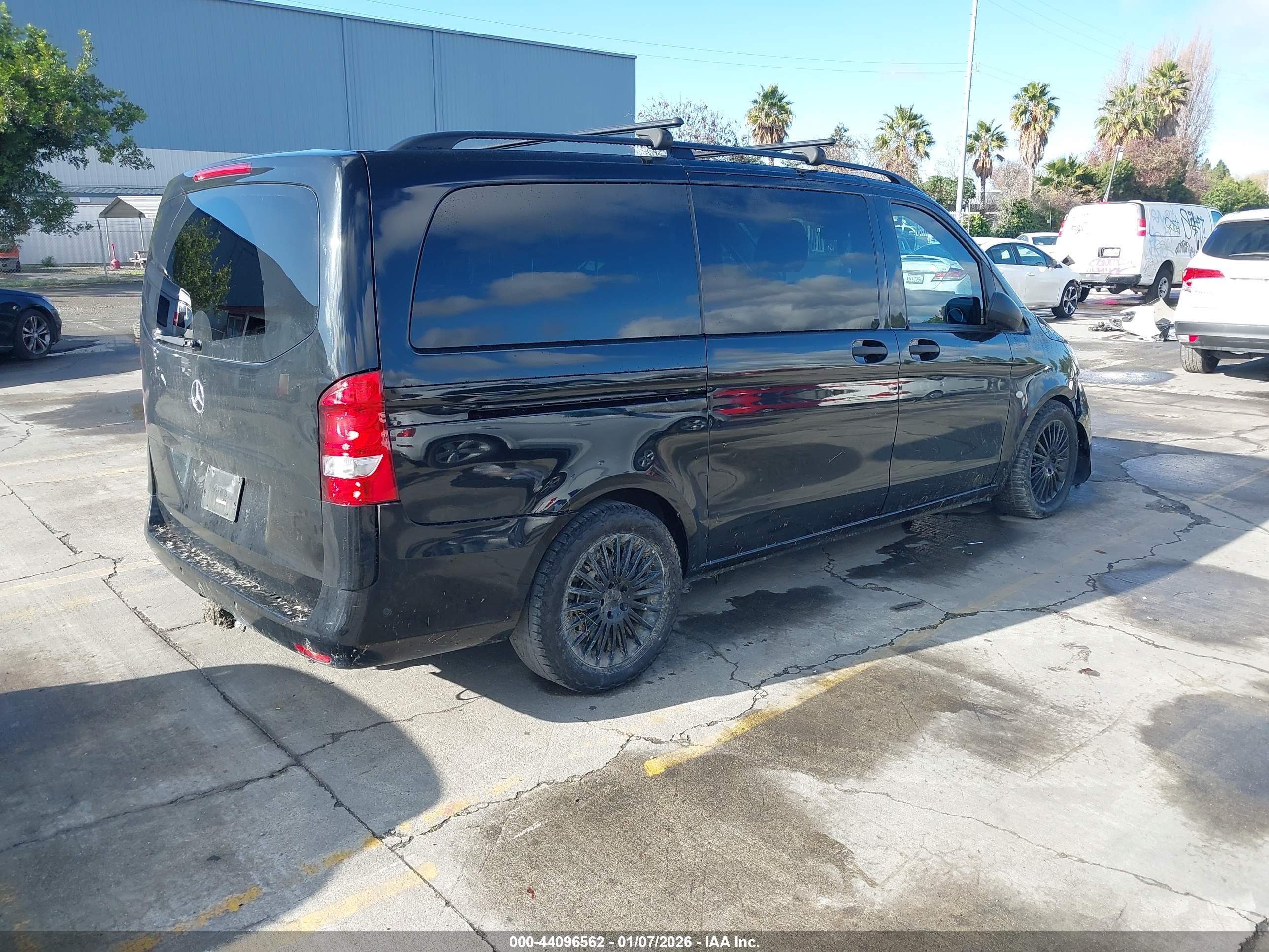 MERCEDES-BENZ METRIS image 4