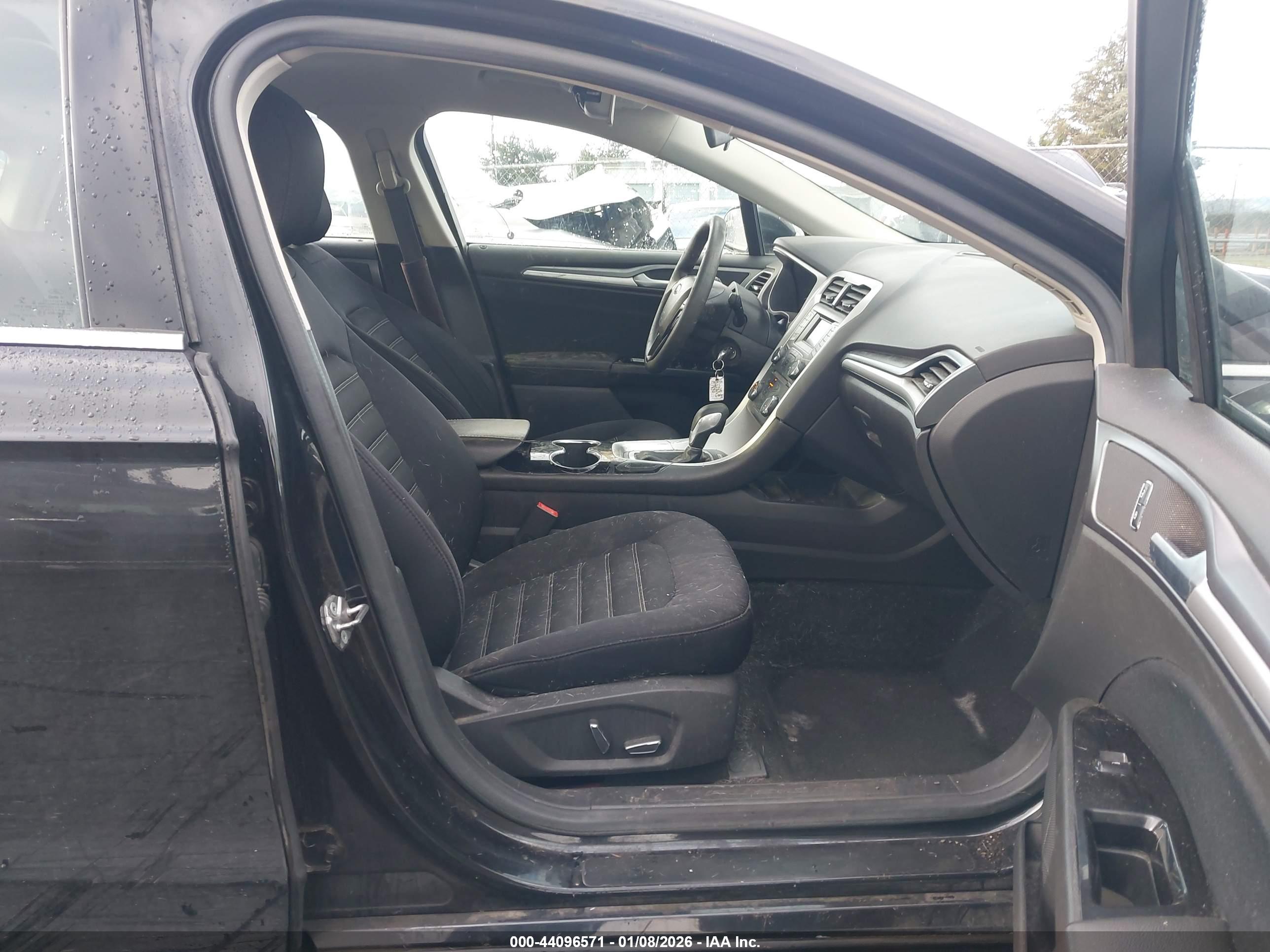 FORD FUSION image 5