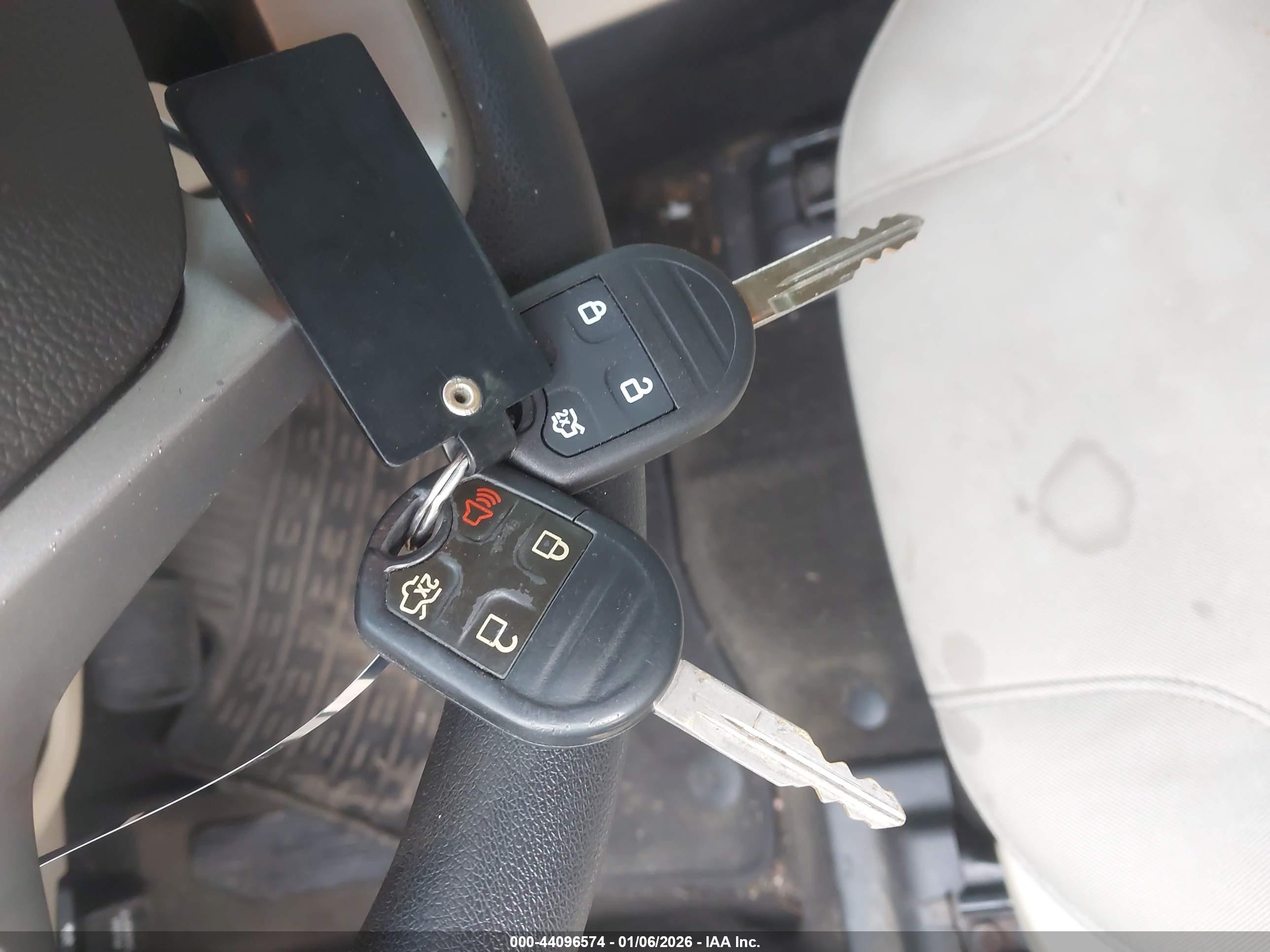 FORD TAURUS image 11