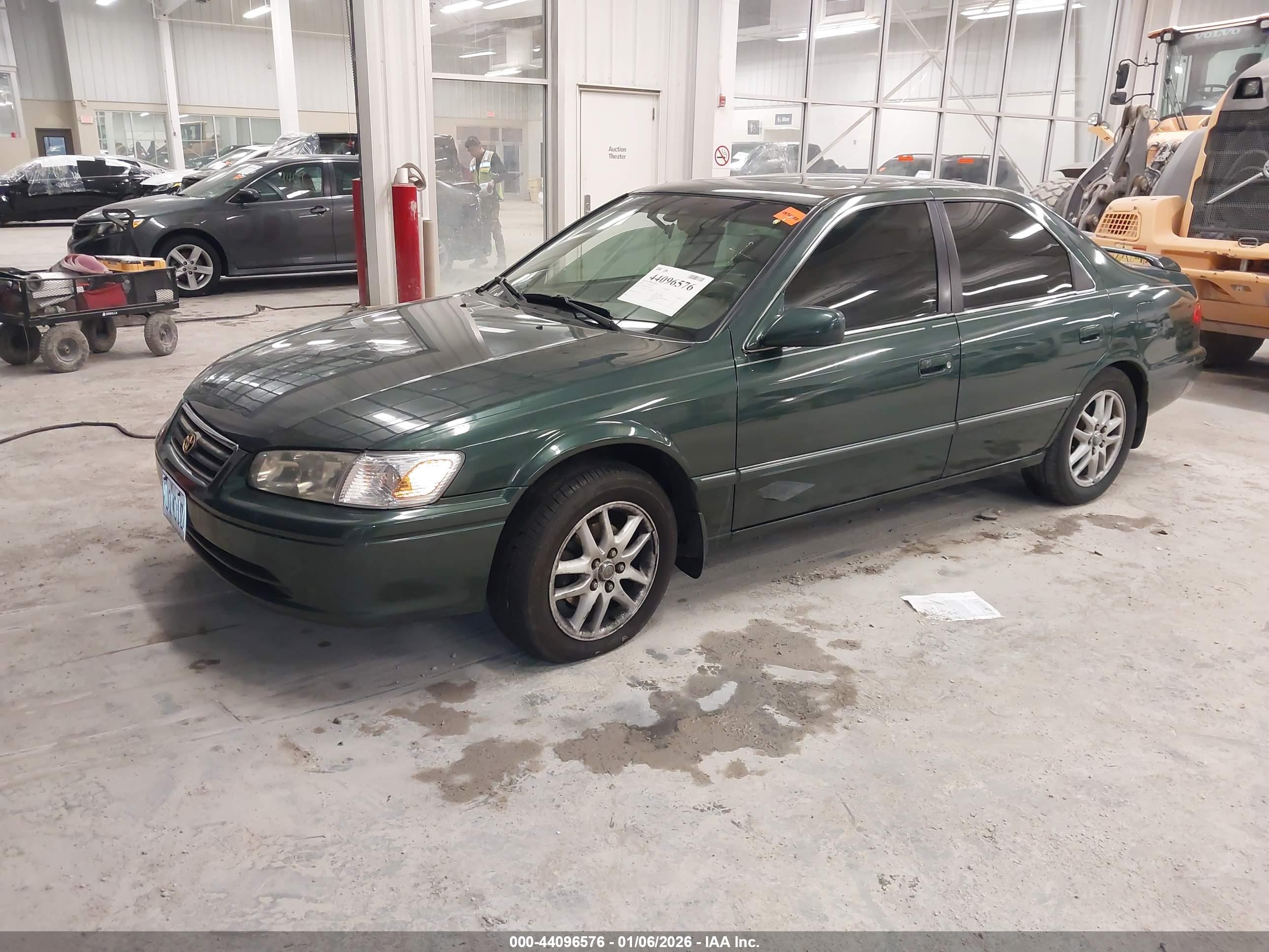 TOYOTA CAMRY image 2